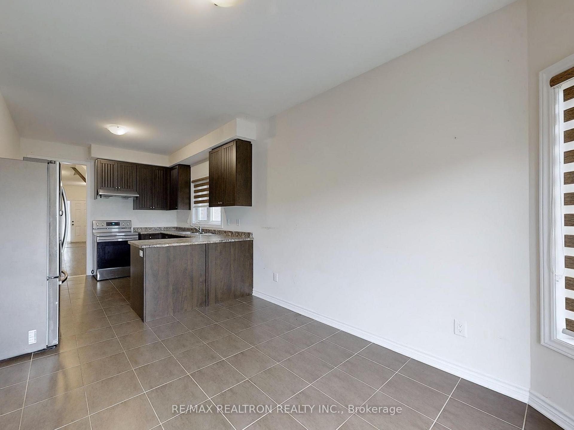 Photo 13 of 30 Jardine Street, Brock, Beaverton — HOMEH