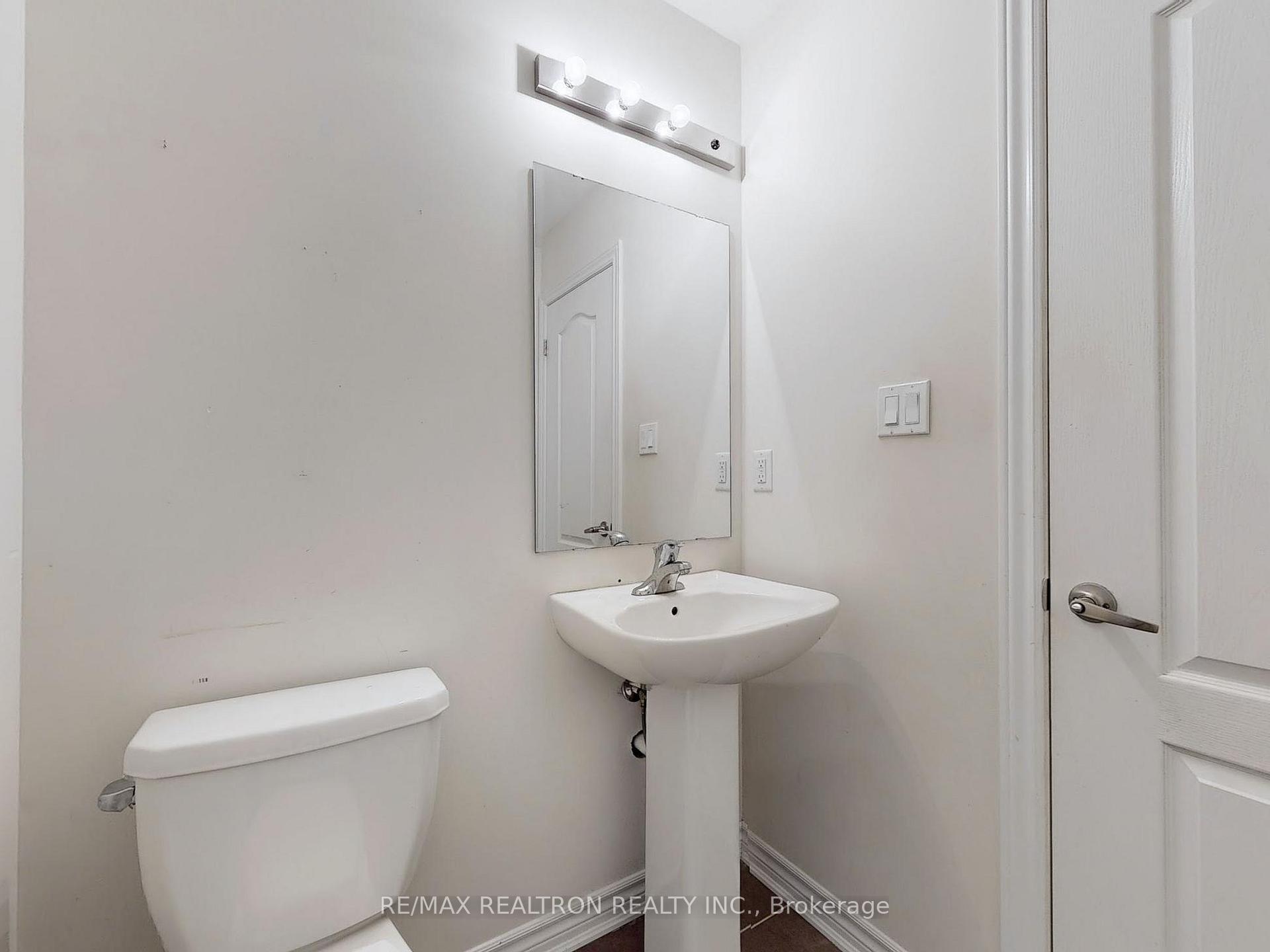 Photo 14 of 30 Jardine Street, Brock, Beaverton — HOMEH