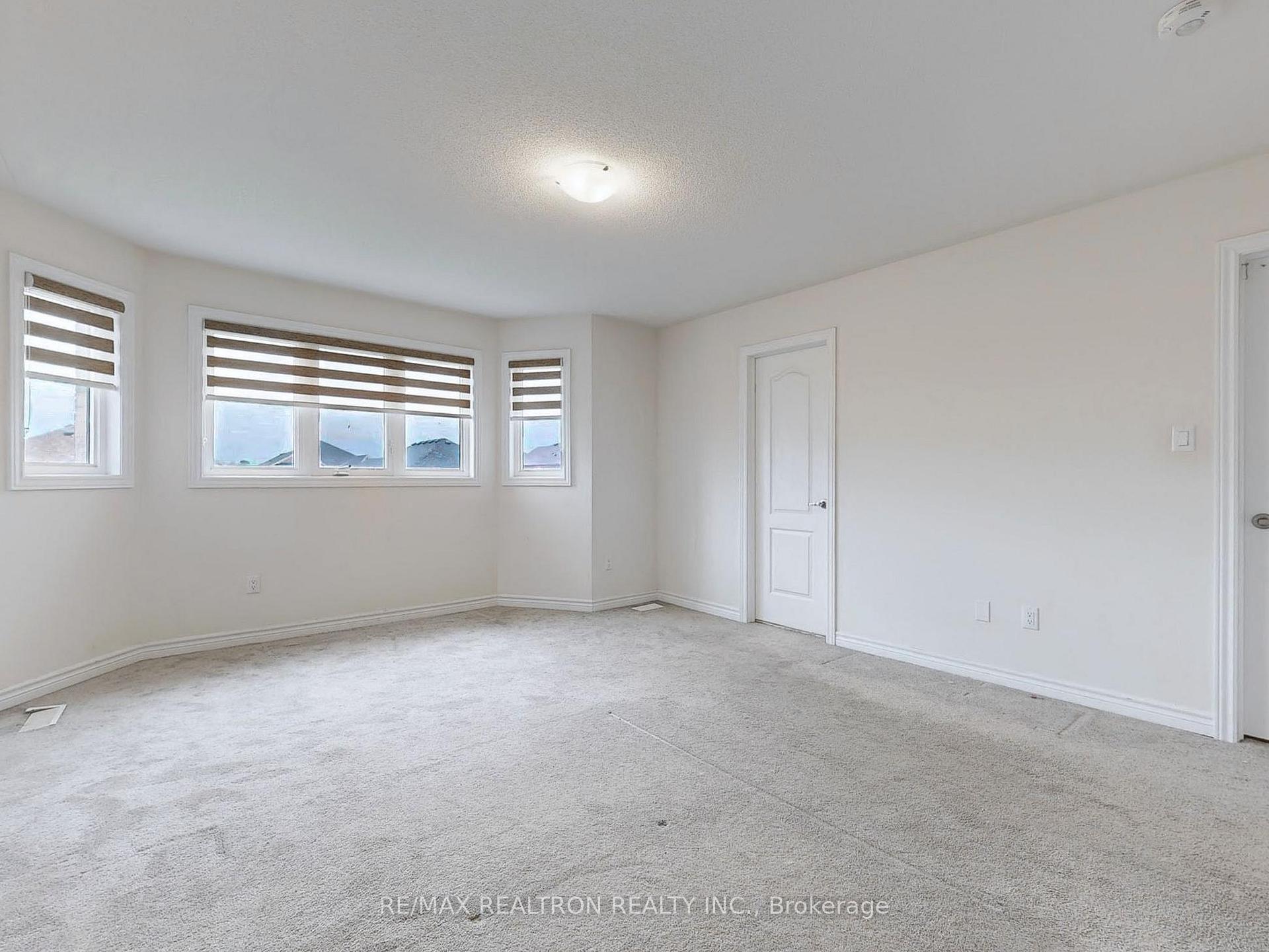 Photo 18 of 30 Jardine Street, Brock, Beaverton — HOMEH