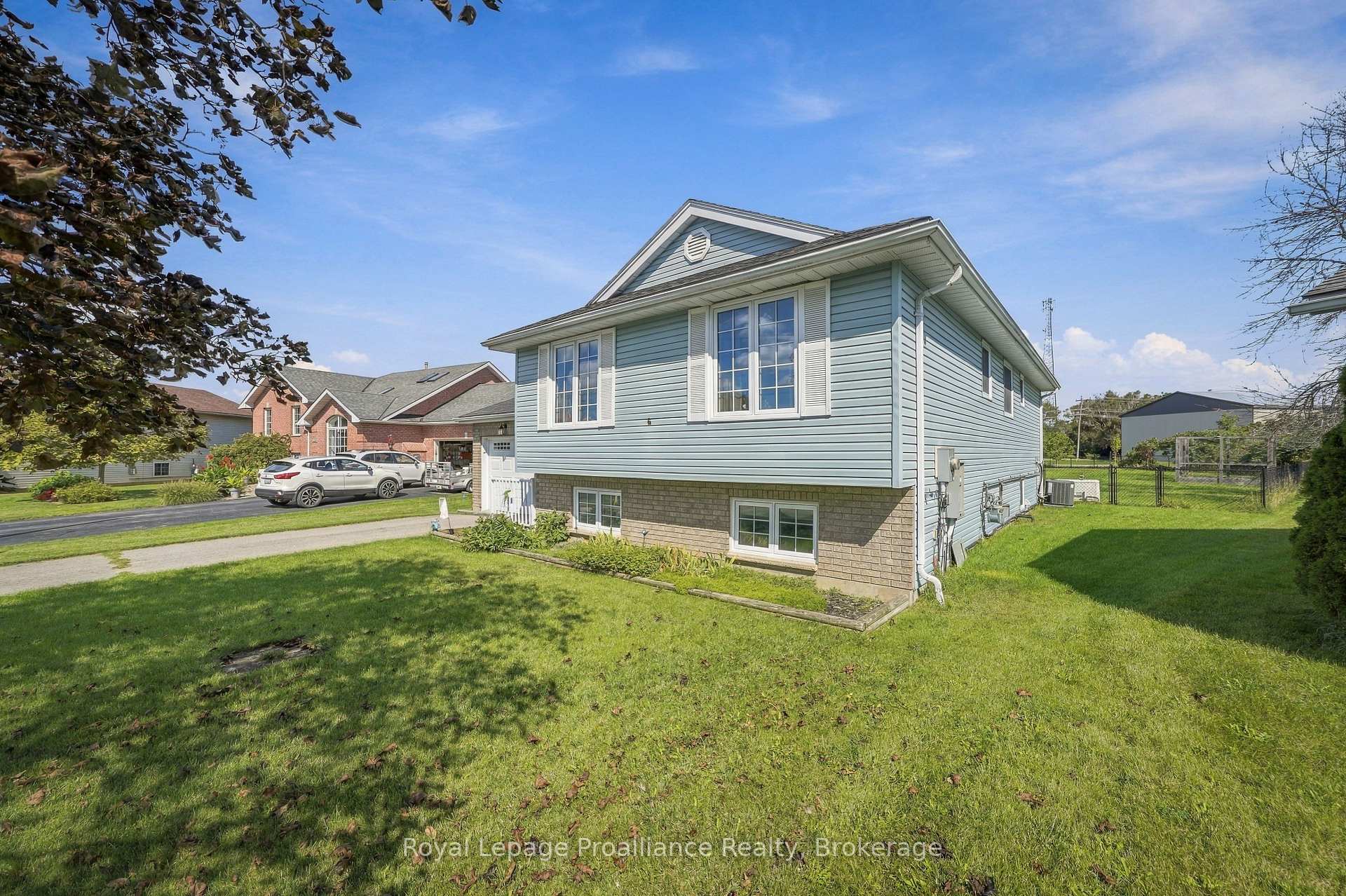Photo 3 of 99 Westwind Crescent, Prince Edward County, Wellington Ward — HOMEH