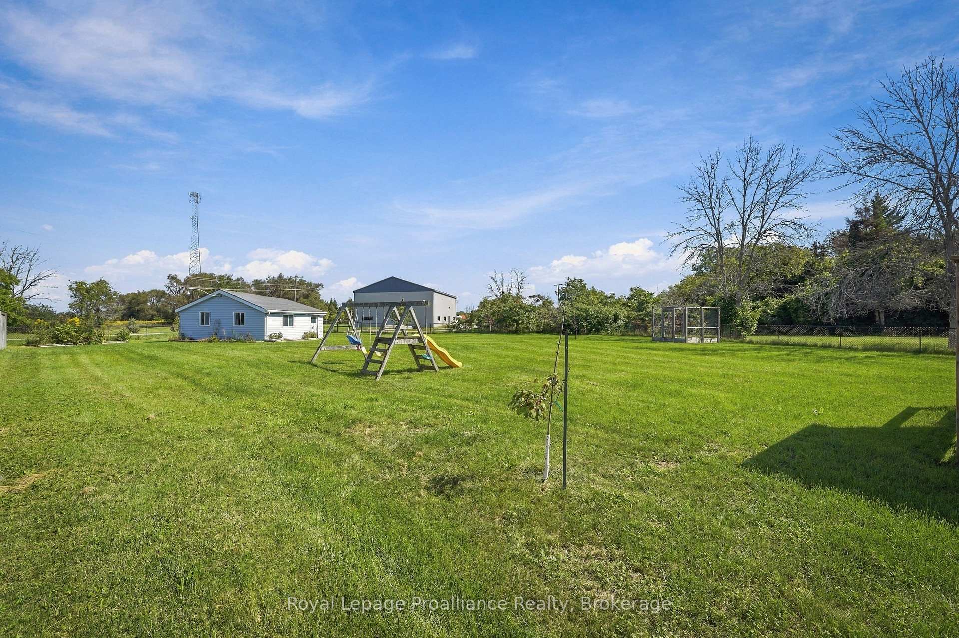 Photo 40 of 99 Westwind Crescent, Prince Edward County, Wellington Ward — HOMEH