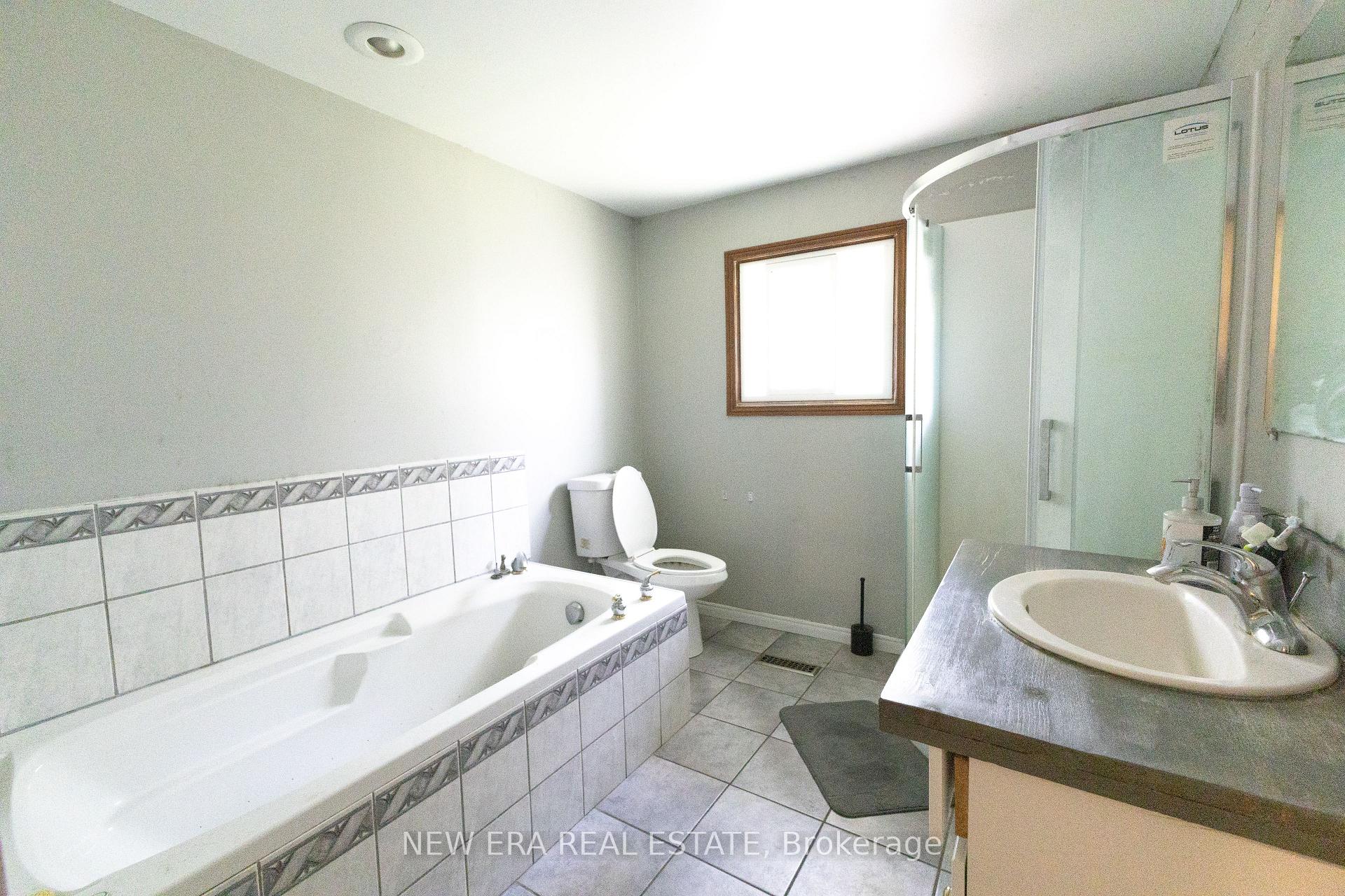 Photo 3 of 58 Amherst Drive, Kitchener, Lower Doon — HOMEH