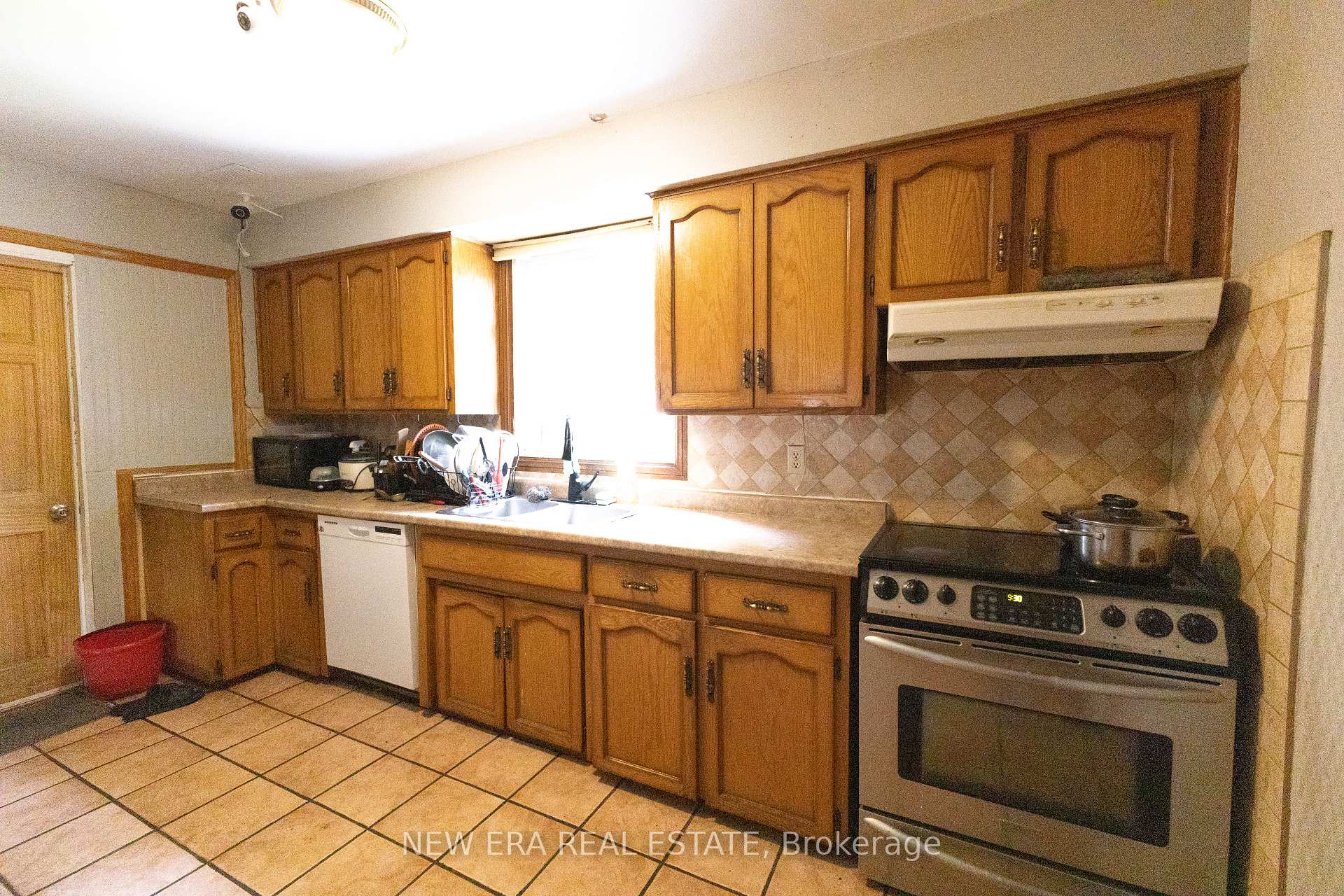 Photo 4 of 58 Amherst Drive, Kitchener, Lower Doon — HOMEH