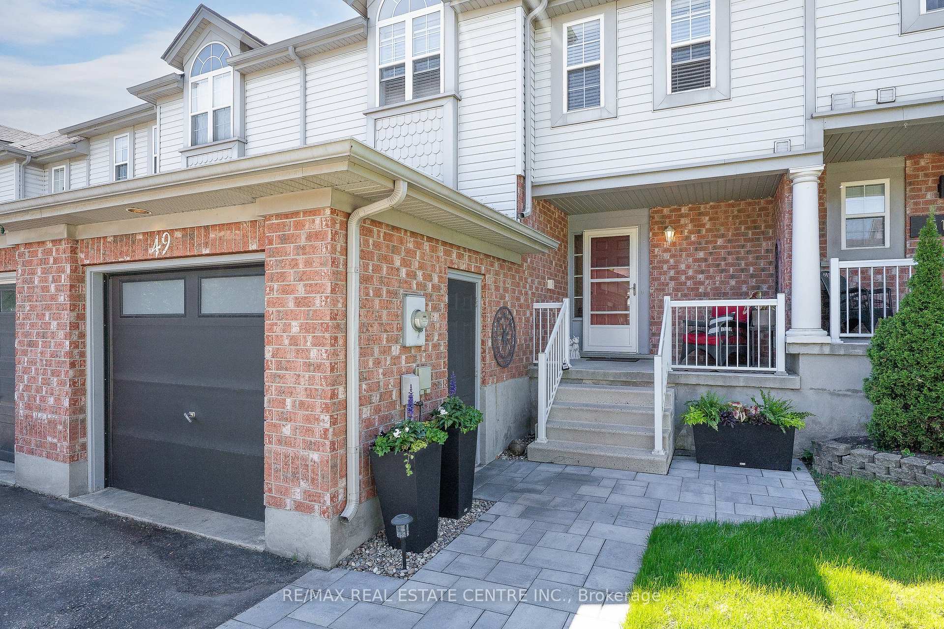 Photo 3 of 49 Elma Place, Cambridge, Hespeler Village — HOMEH