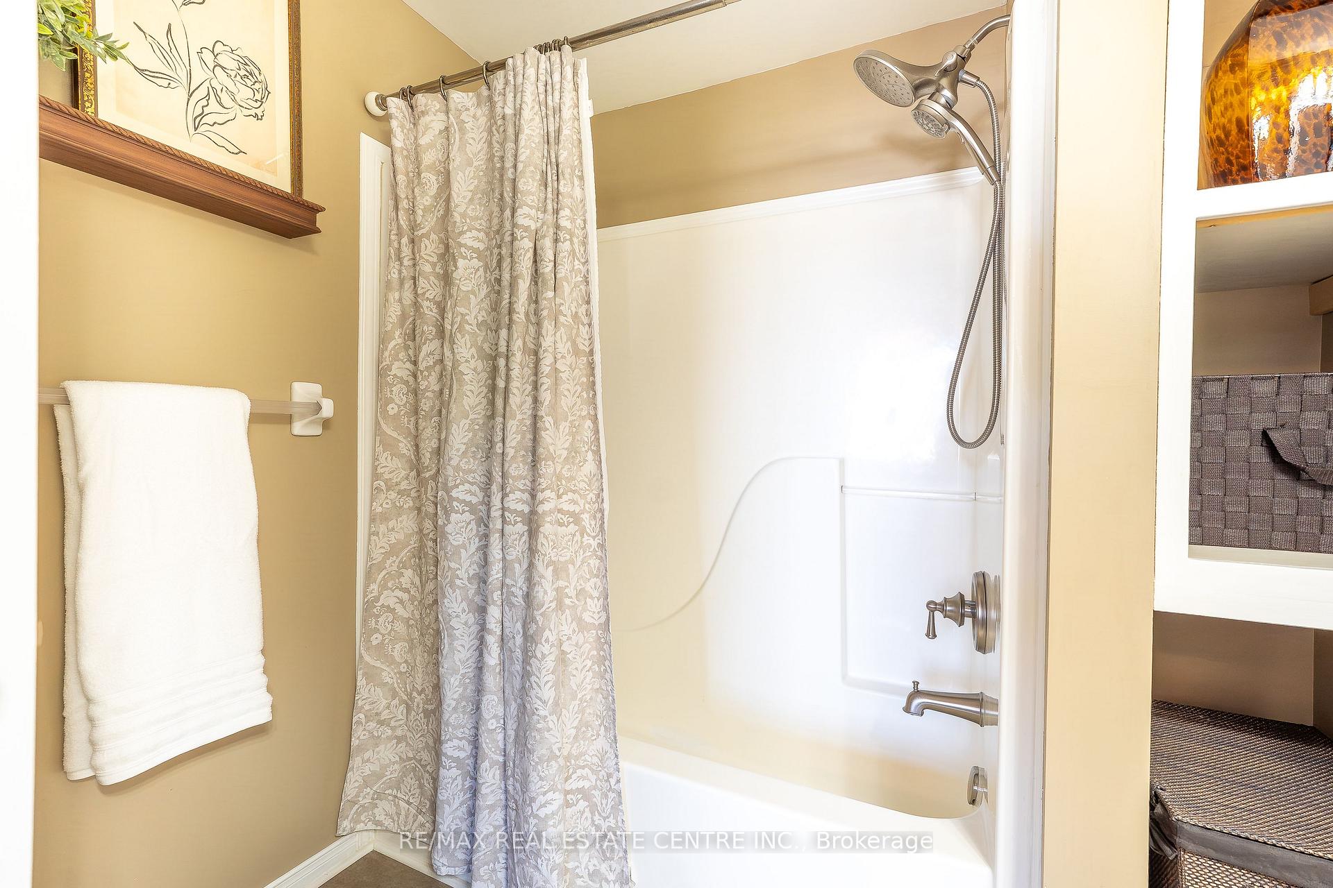 Photo 26 of 49 Elma Place, Cambridge, Hespeler Village — HOMEH