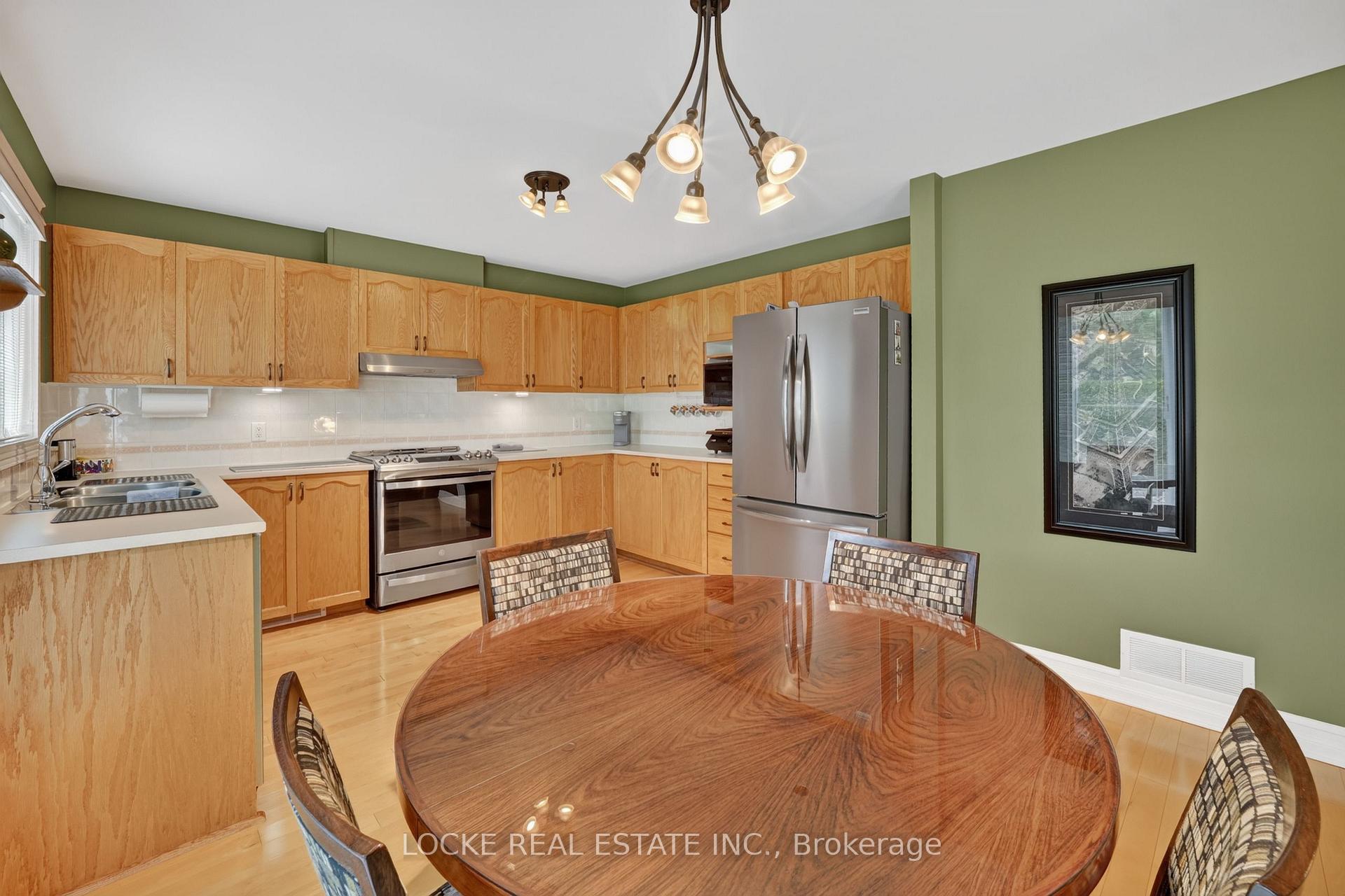 Photo 8 of 5934 Gladewoods Place, Ottawa, Chapel Hill South - Orleans Village — HOMEH