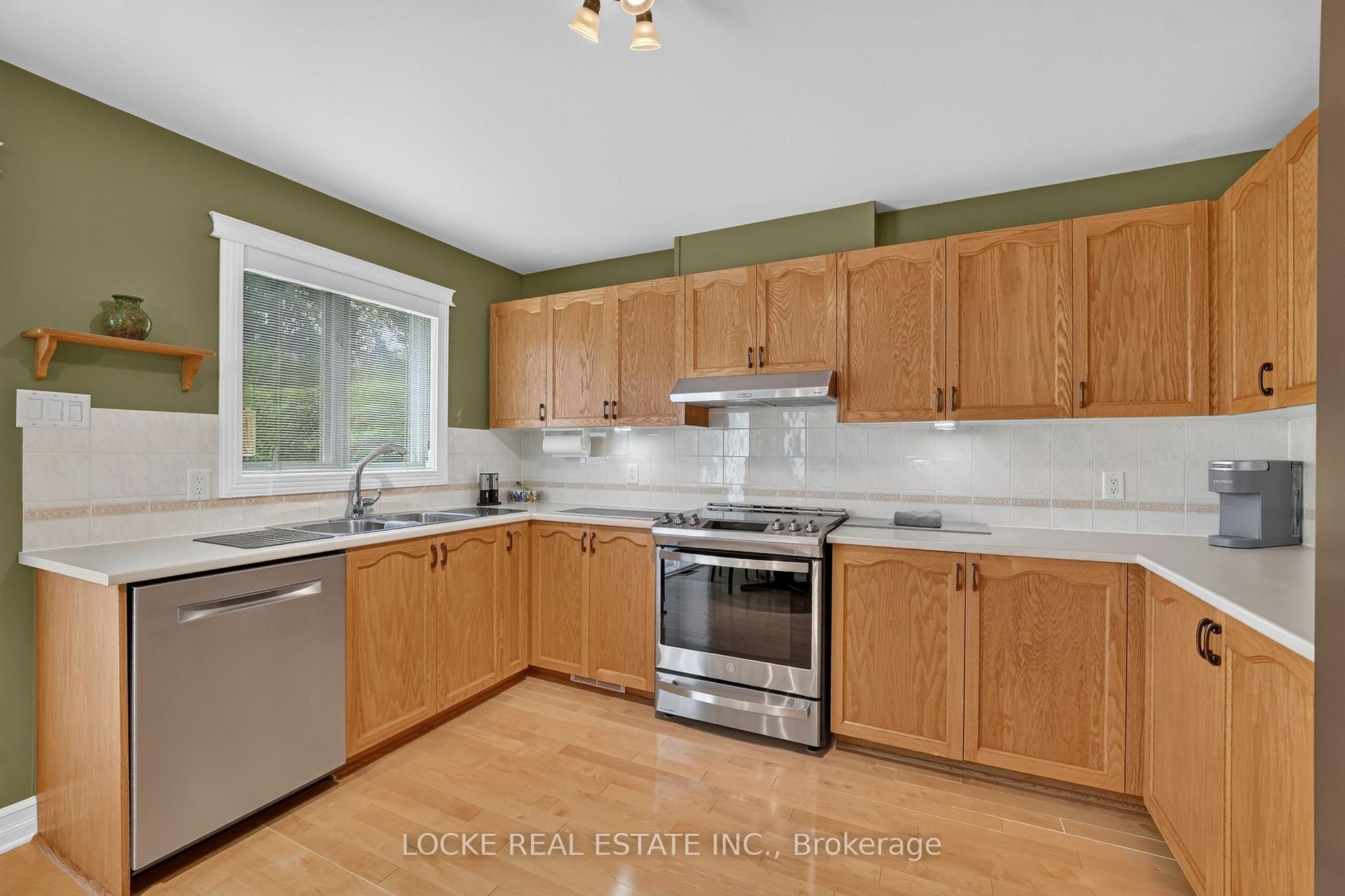 Photo 10 of 5934 Gladewoods Place, Ottawa, Chapel Hill South - Orleans Village — HOMEH