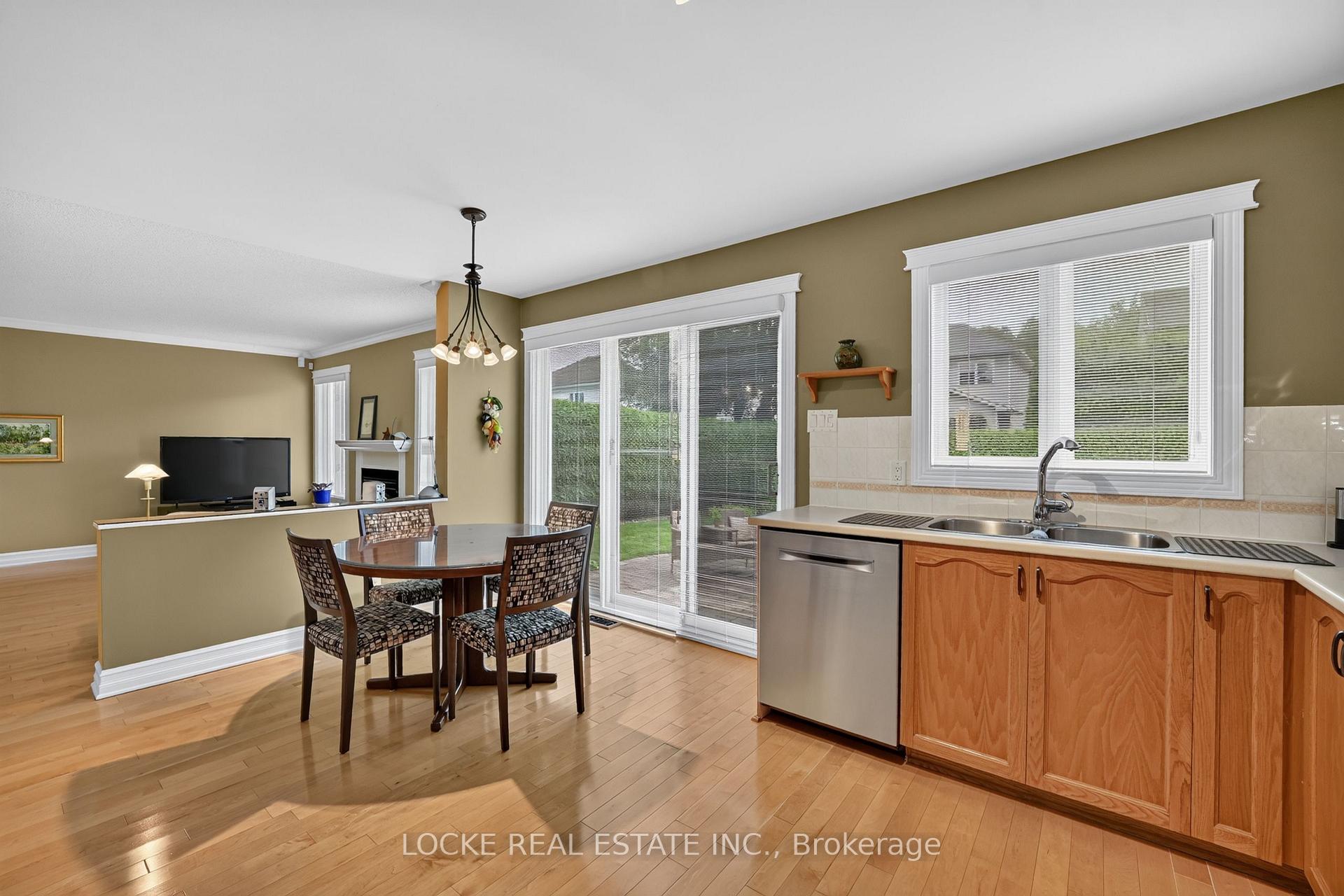 Photo 11 of 5934 Gladewoods Place, Ottawa, Chapel Hill South - Orleans Village — HOMEH