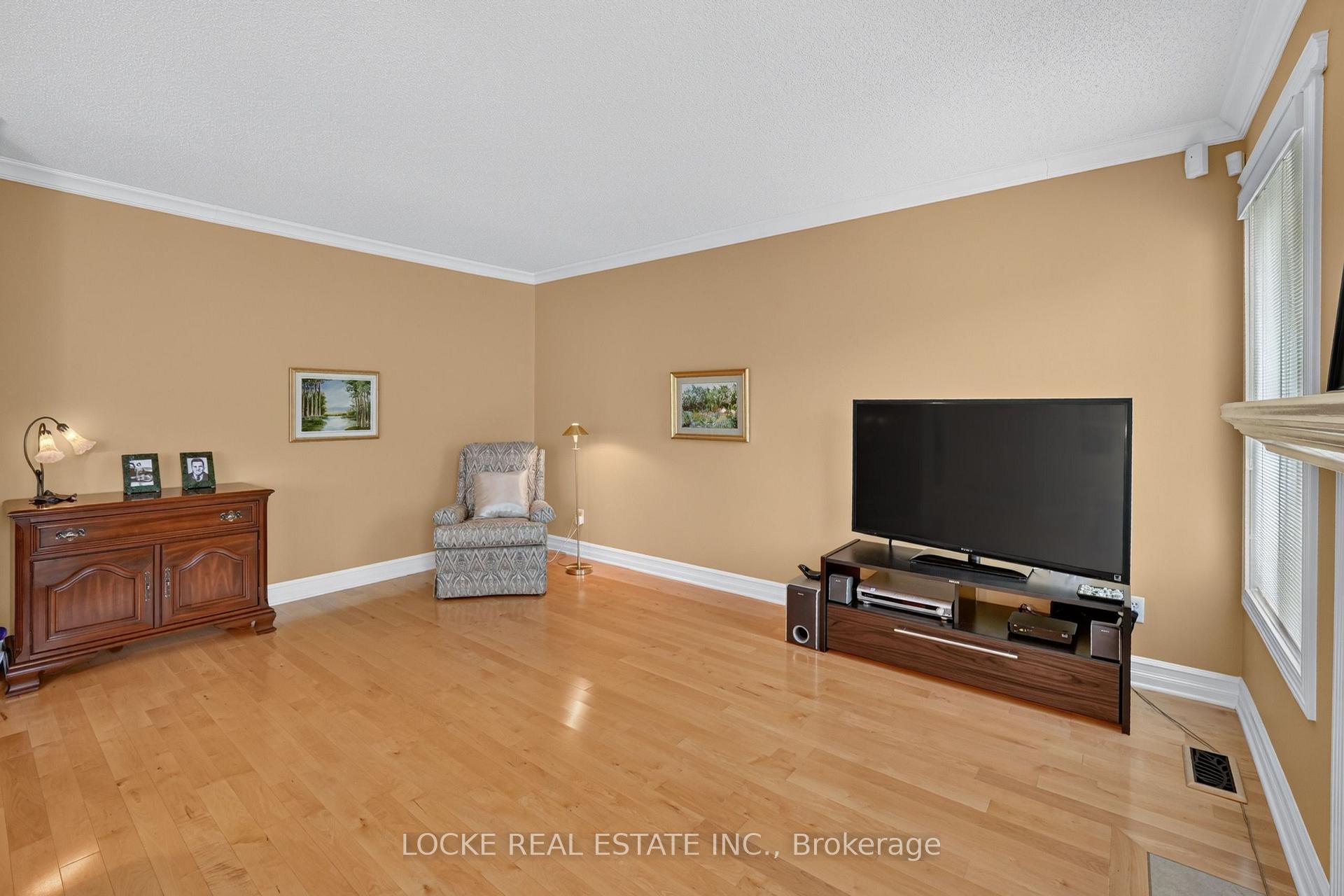 Photo 14 of 5934 Gladewoods Place, Ottawa, Chapel Hill South - Orleans Village — HOMEH
