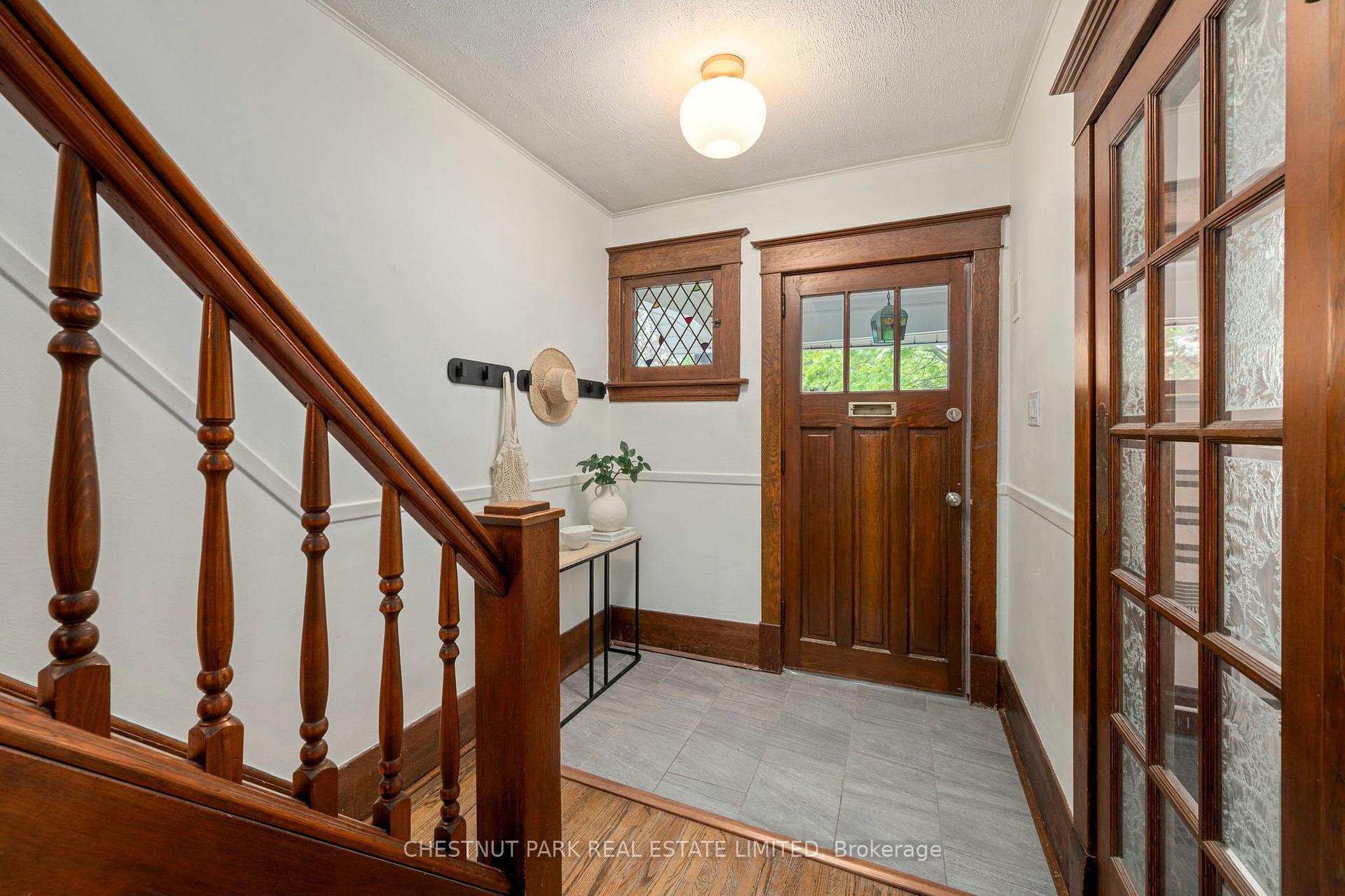 Photo 3 of 94 Briscoe Street E, London, South F — HOMEH