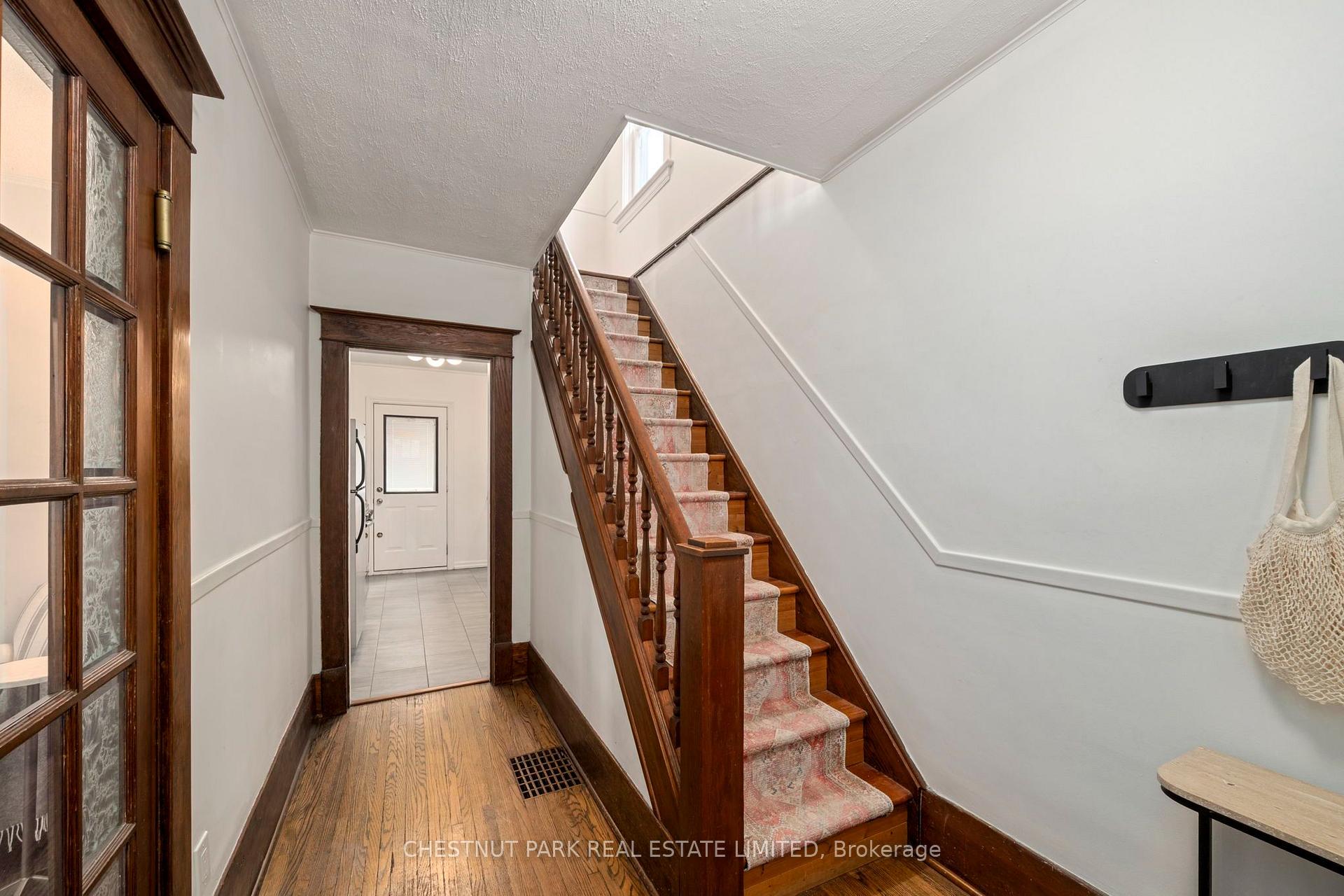 Photo 5 of 94 Briscoe Street E, London, South F — HOMEH