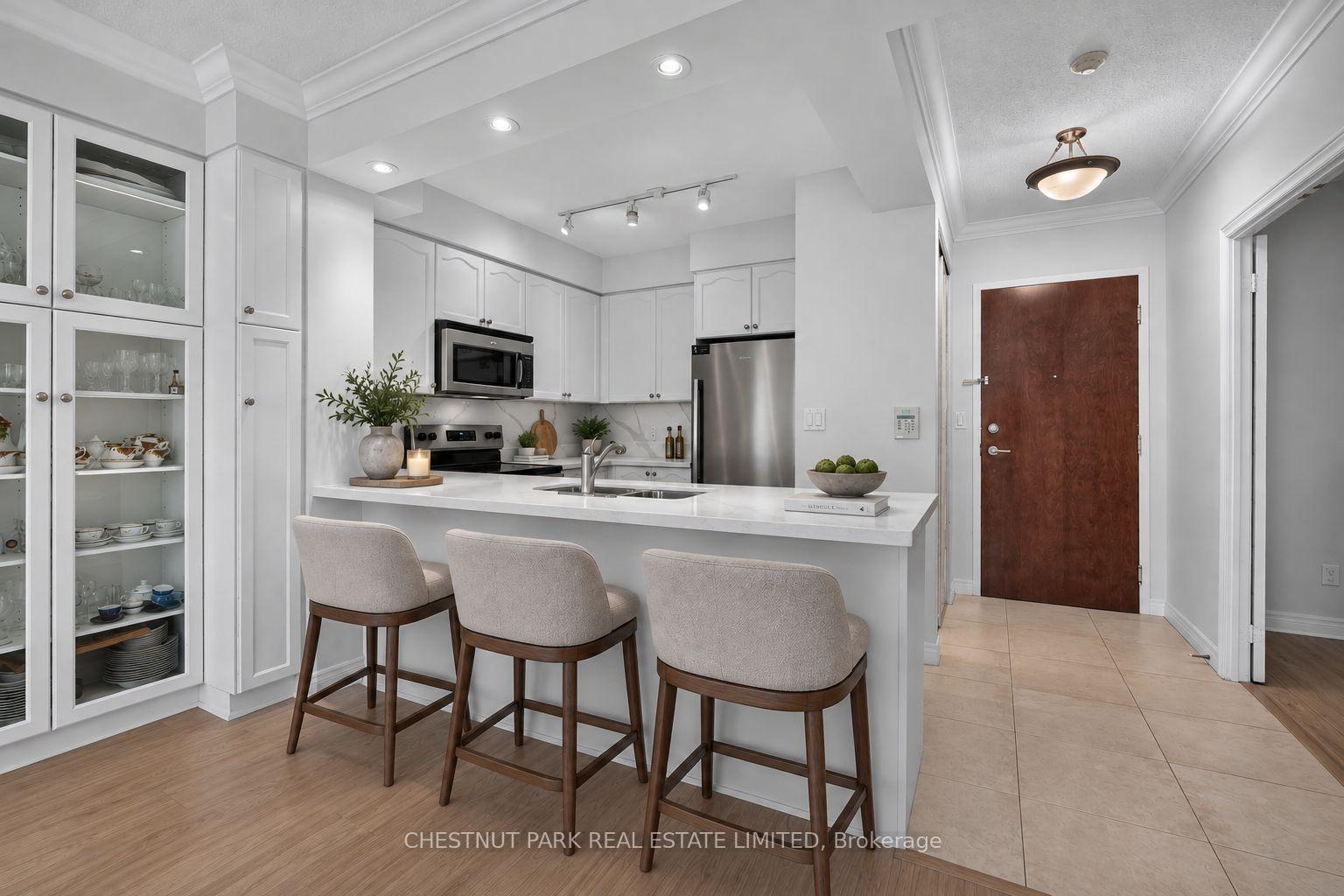 Photo 3 of Unit 205, 100 Promenade Circle, Vaughan, Brownridge — HOMEH