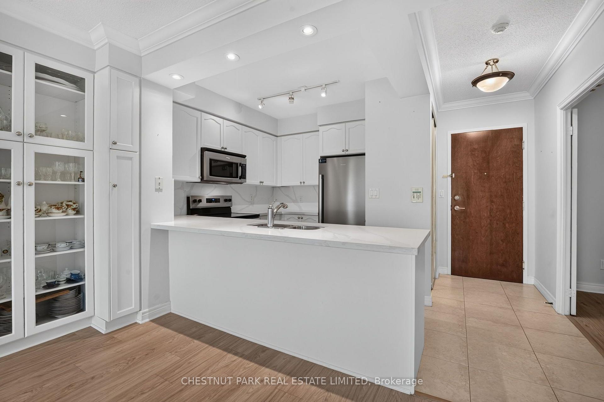 Photo 4 of Unit 205, 100 Promenade Circle, Vaughan, Brownridge — HOMEH