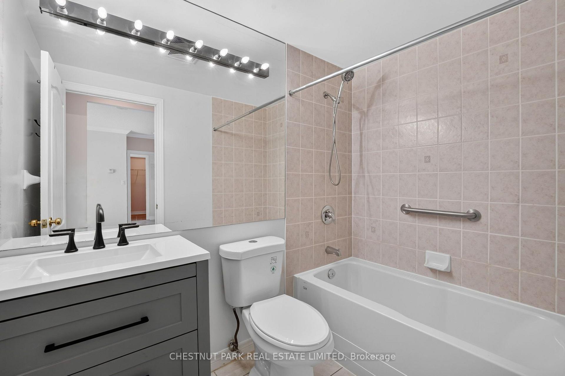 Photo 14 of Unit 205, 100 Promenade Circle, Vaughan, Brownridge — HOMEH
