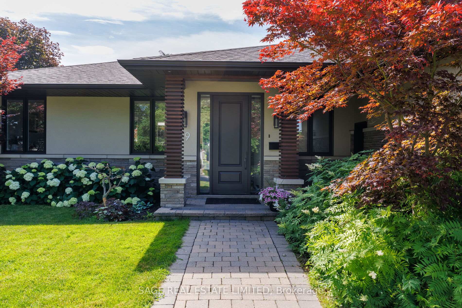 Photo 2 of 19 Oldham Road, Etobicoke, Princess-Rosethorn — HOMEH