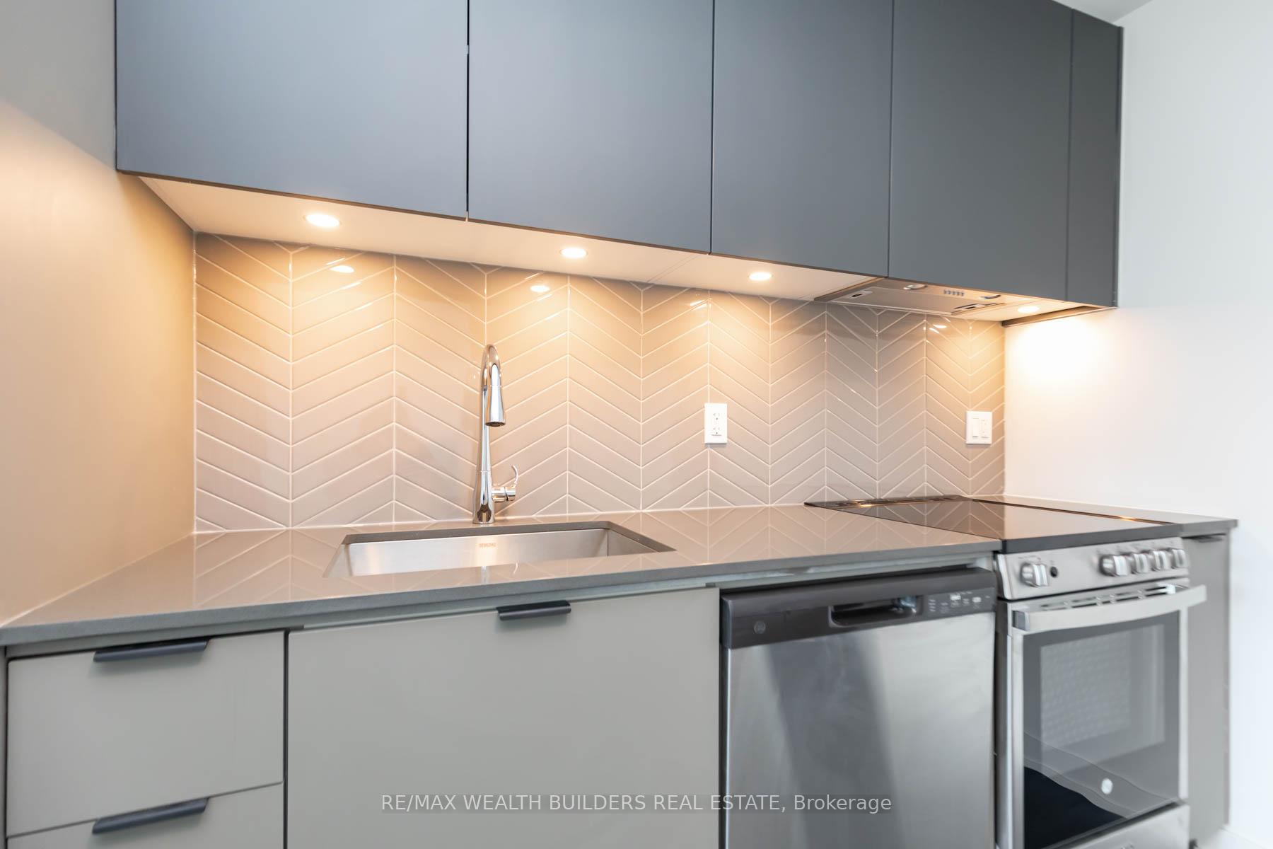 Photo 10 of Unit 403, 57 Brock Avenue, Toronto, Roncesvalles — HOMEH