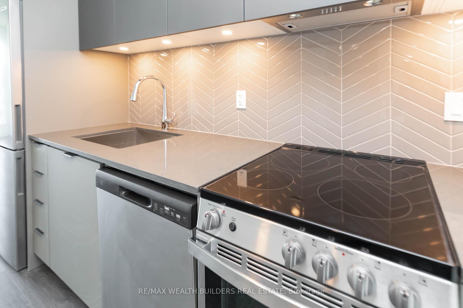 Photo 14 of Unit 403, 57 Brock Avenue, Toronto, Roncesvalles — HOMEH
