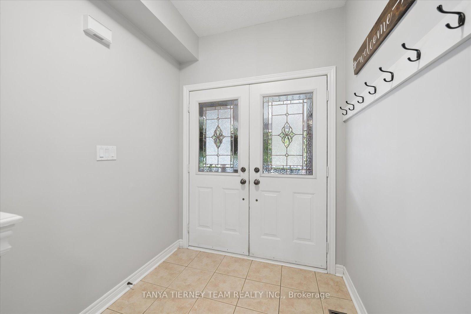 Photo 5 of 16 Corianne Avenue, Whitby, Brooklin — HOMEH