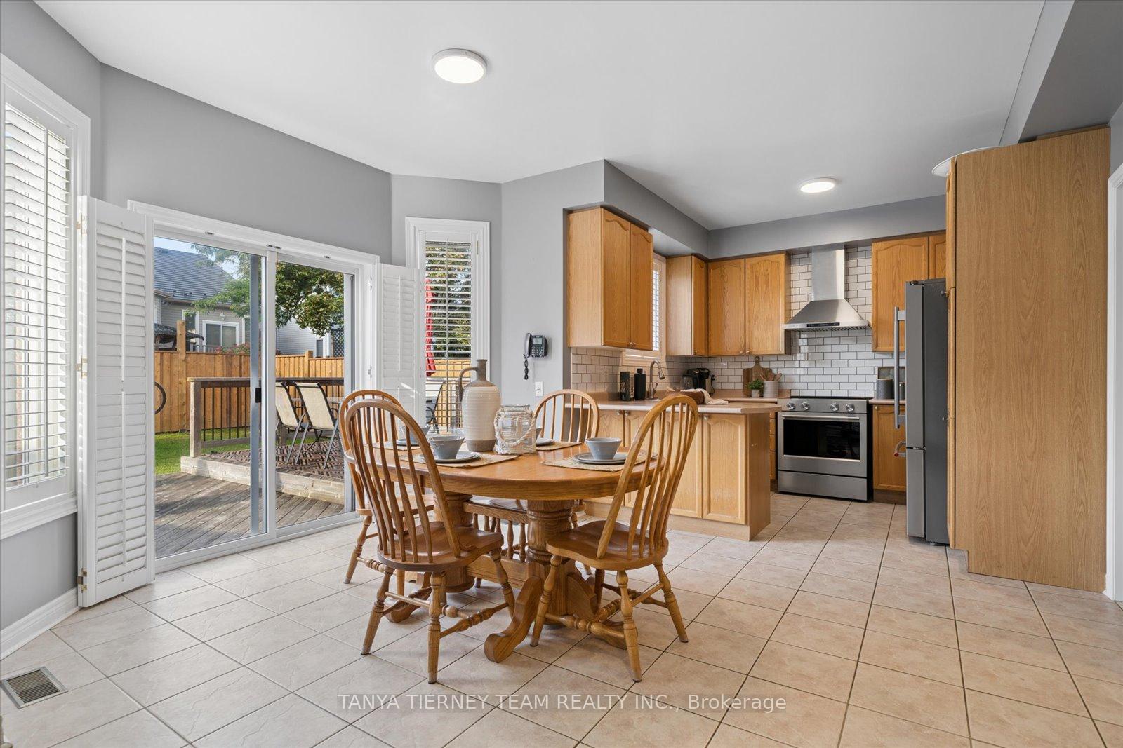 Photo 13 of 16 Corianne Avenue, Whitby, Brooklin — HOMEH