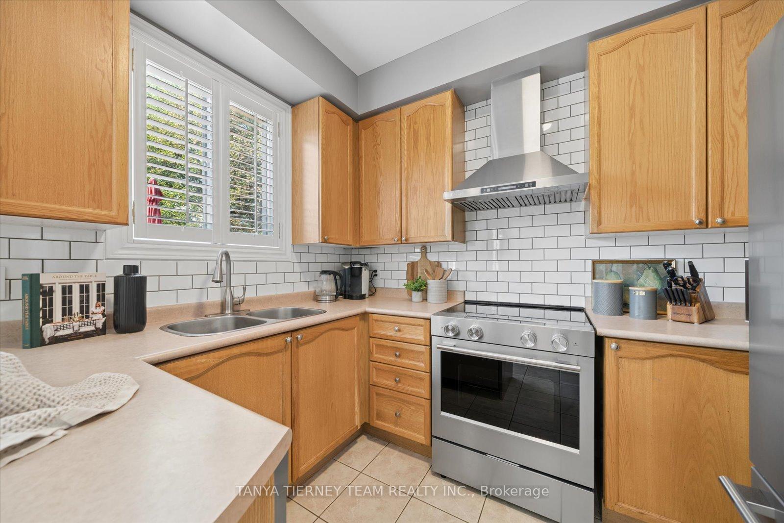 Photo 16 of 16 Corianne Avenue, Whitby, Brooklin — HOMEH