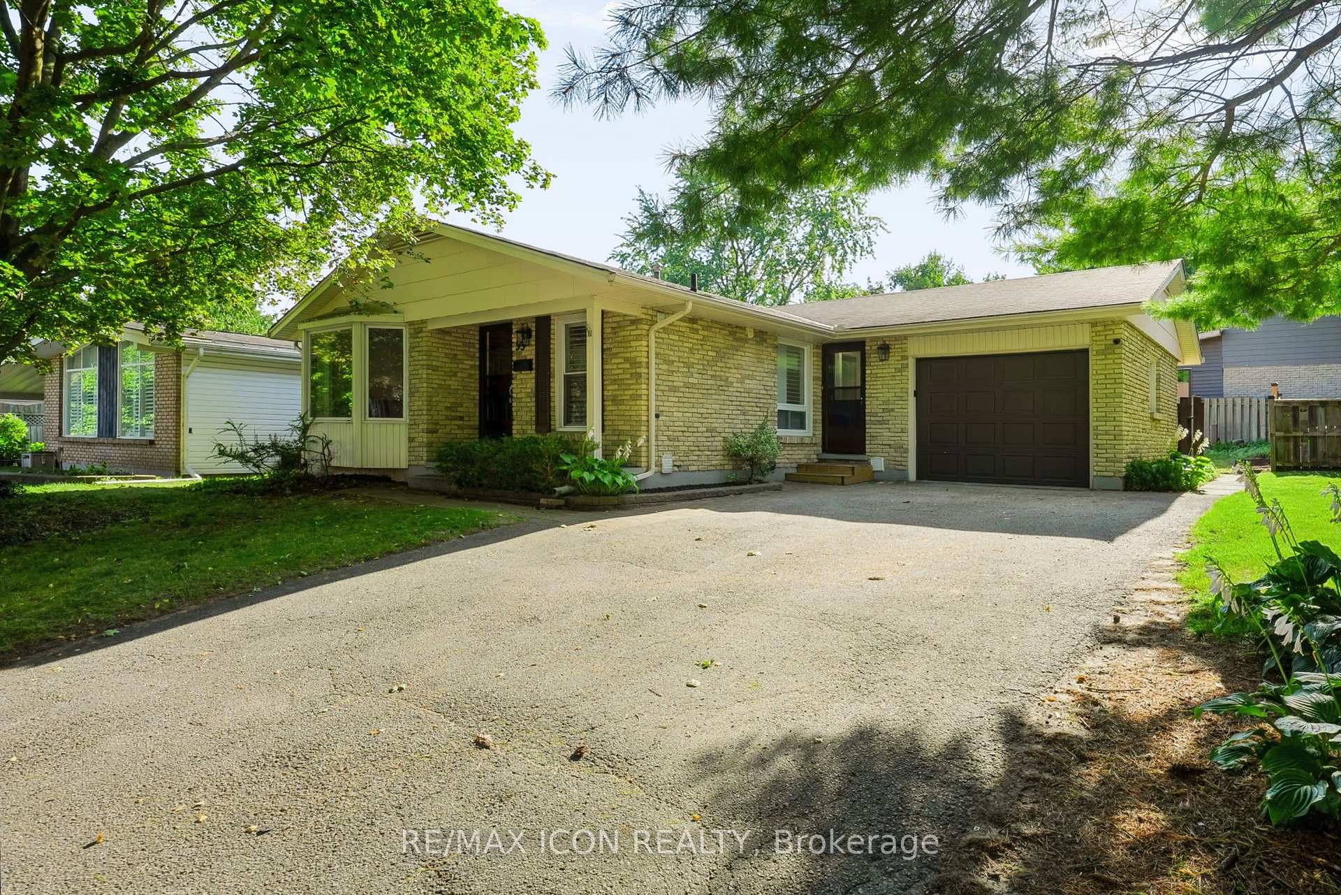 Photo 2 of 95 Underhill Crescent, Kitchener, Centreville Chicopee — HOMEH