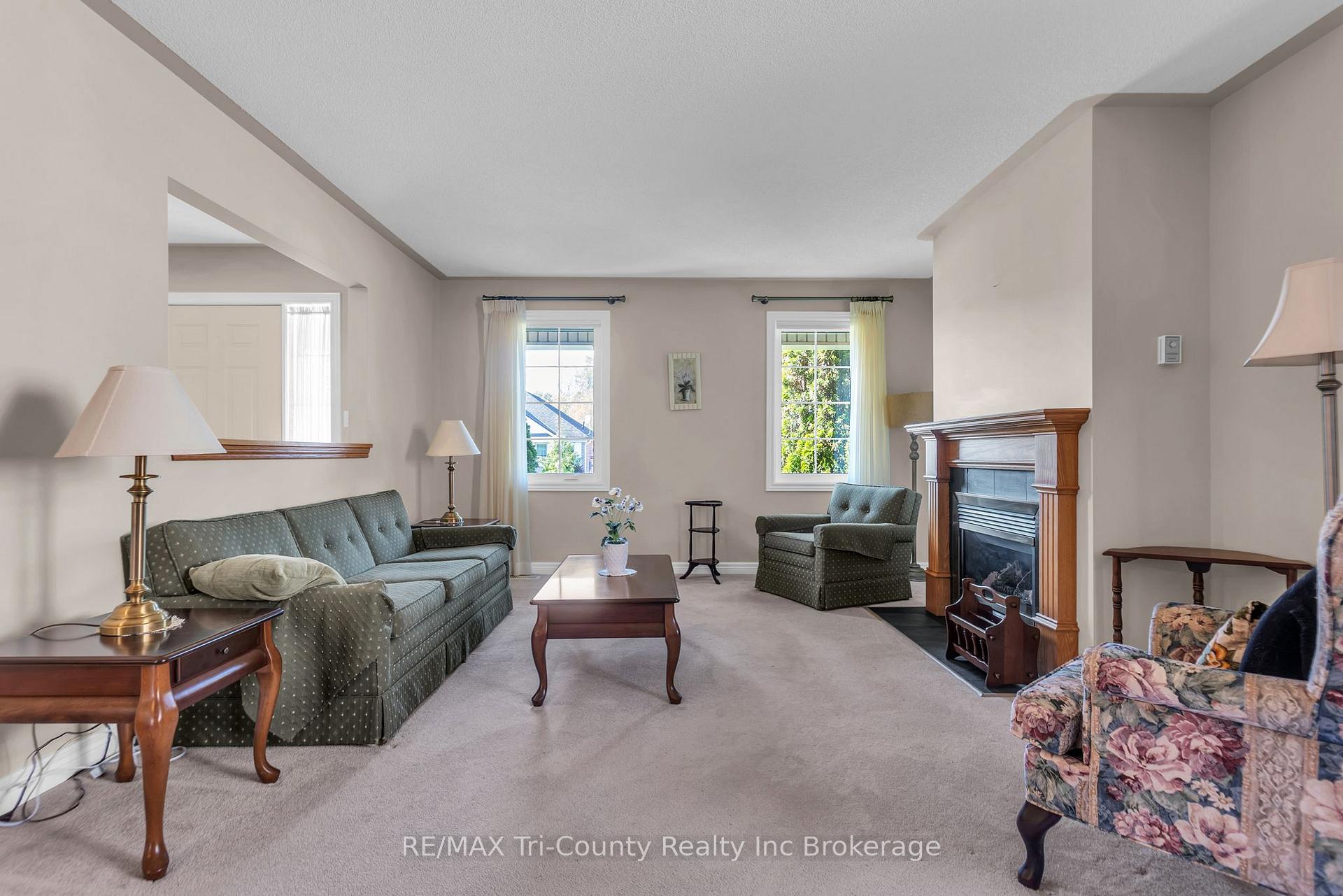 Photo 5 of 210 Baldwin Street, Tillsonburg — HOMEH