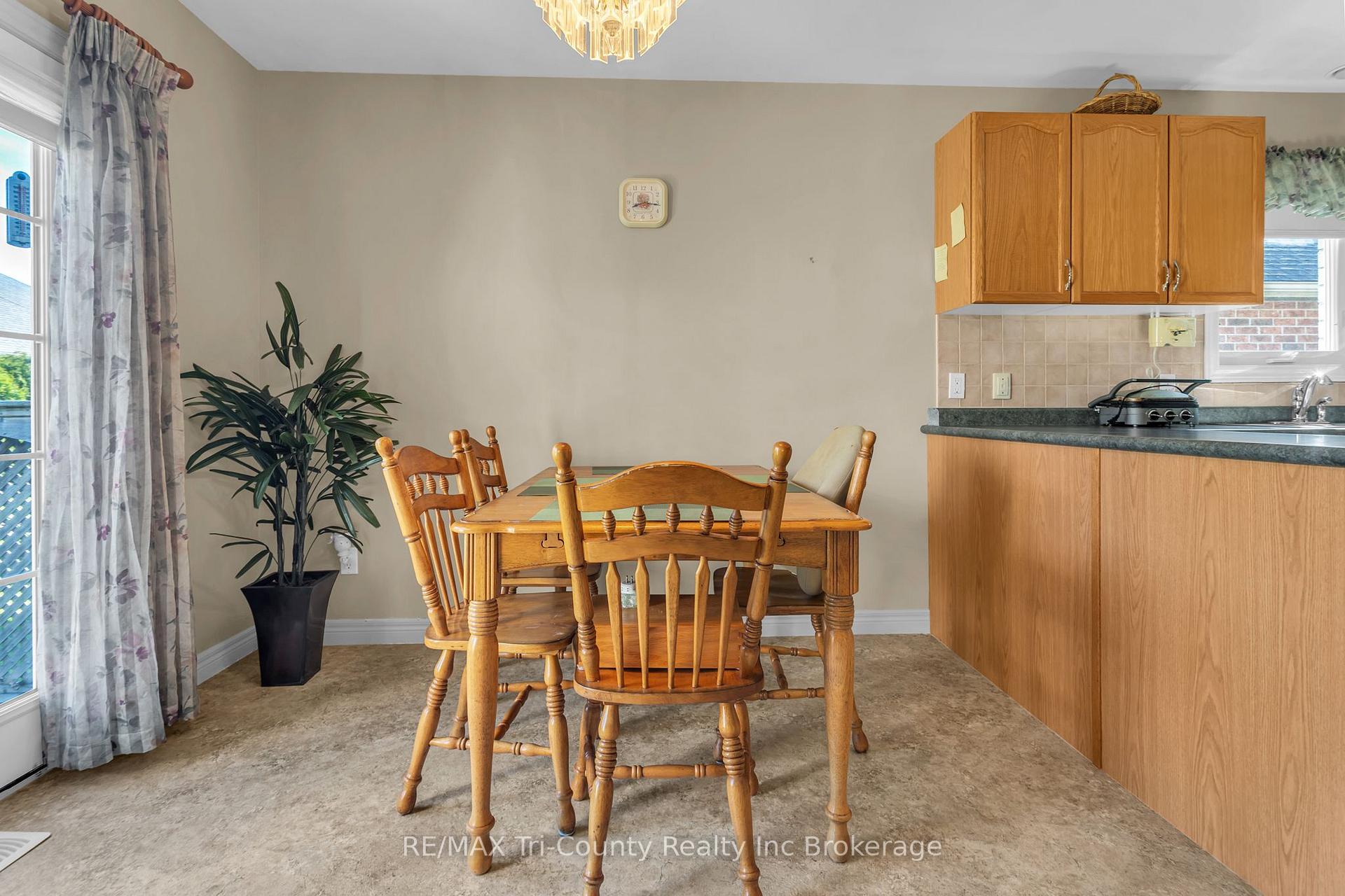Photo 11 of 210 Baldwin Street, Tillsonburg — HOMEH