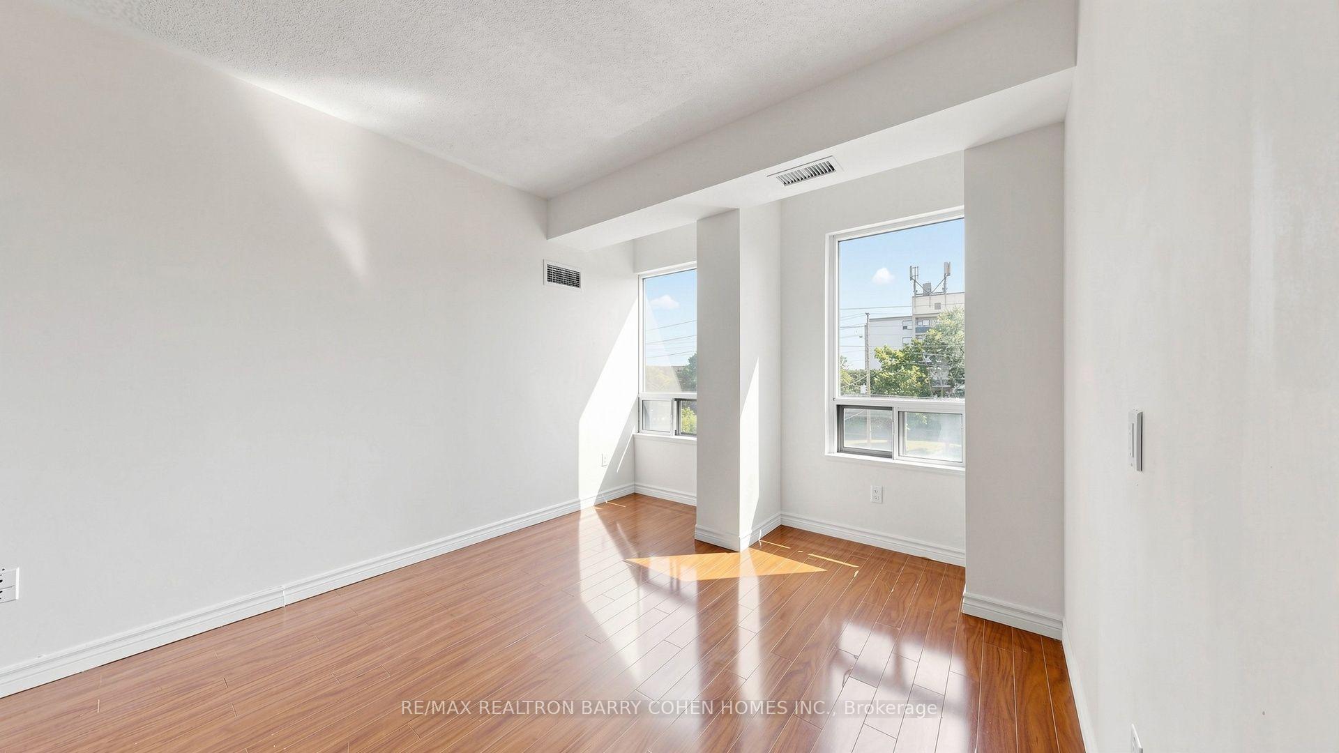 Photo 12 of Unit 308, 7398 Yonge Street, Vaughan, Crestwood-Springfarm-Yorkhill — HOMEH