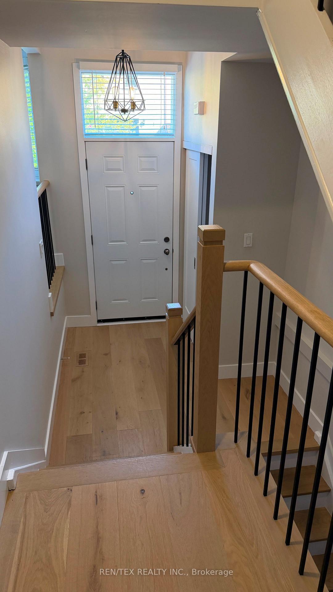 Photo 2 of 11 Old Firehall Lane, Vaughan, West Woodbridge — HOMEH