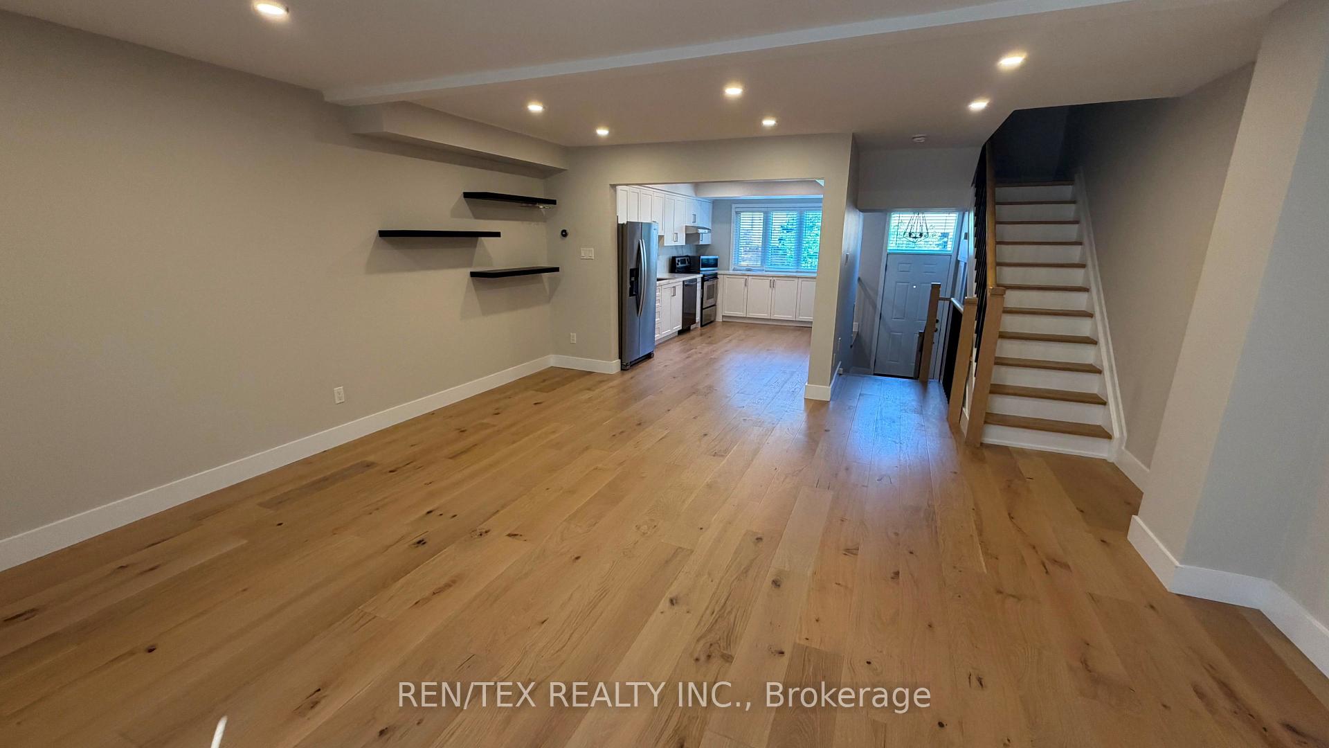 Photo 5 of 11 Old Firehall Lane, Vaughan, West Woodbridge — HOMEH