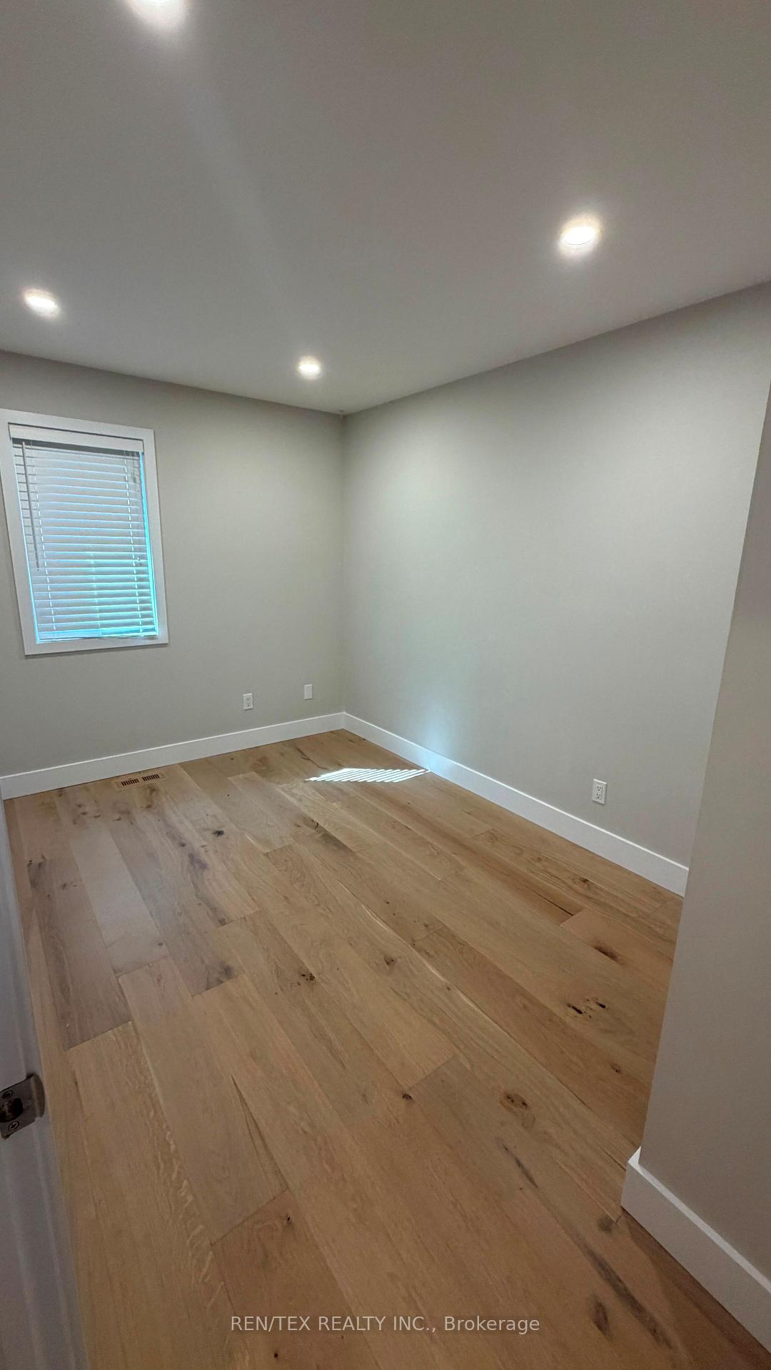 Photo 7 of 11 Old Firehall Lane, Vaughan, West Woodbridge — HOMEH