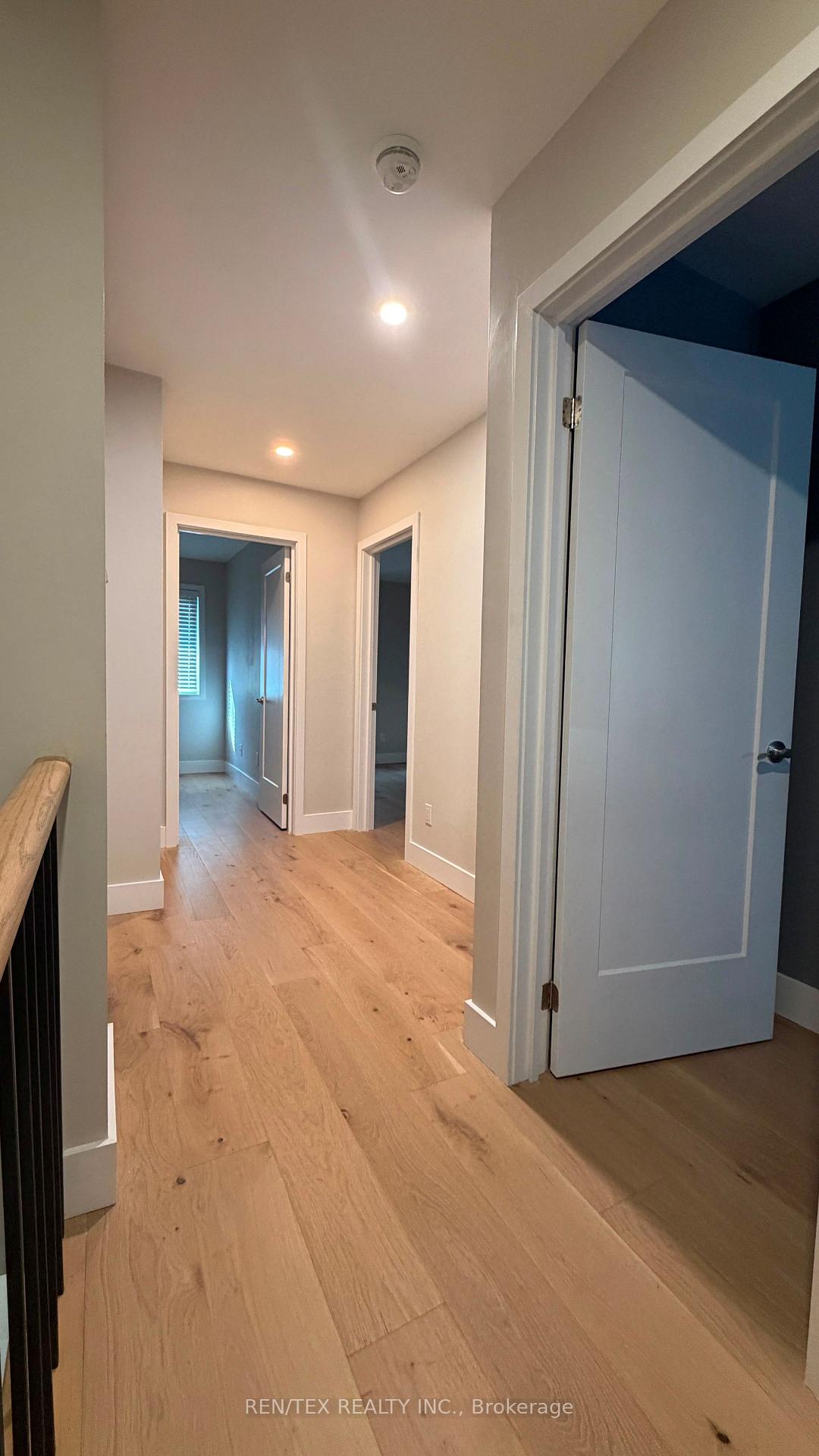 Photo 8 of 11 Old Firehall Lane, Vaughan, West Woodbridge — HOMEH