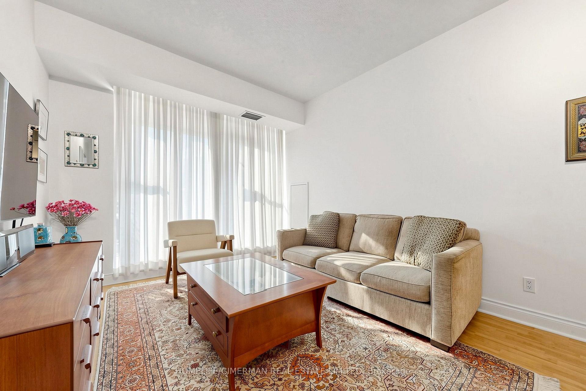 Front of Unit 411, 319 Merton Street W