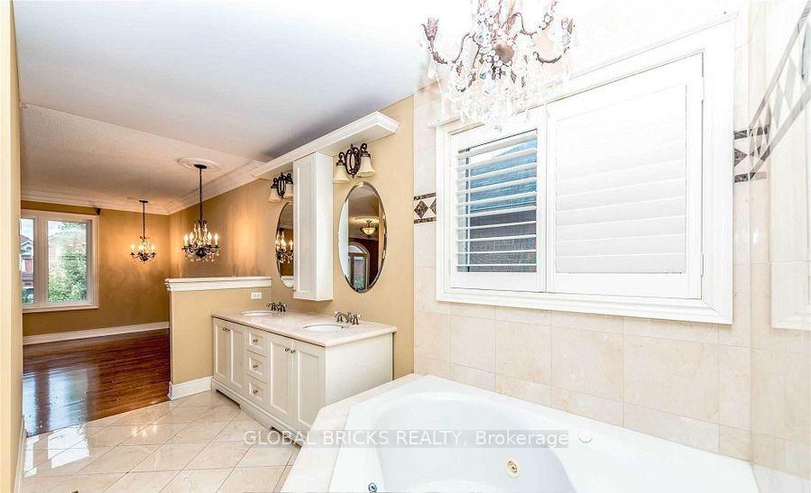 Photo 9 of 2855 Westoak Trails Boulevard, Oakville, Westmount — HOMEH