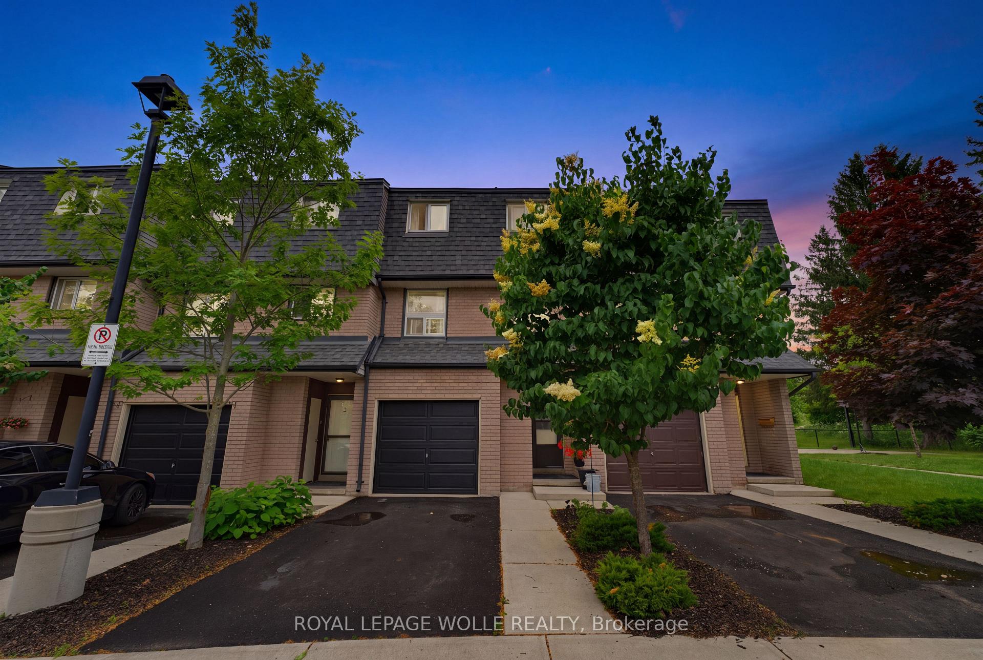 Photo 2 of Unit 4, 138 Blackhorne Drive, Kitchener, Country Hills West — HOMEH