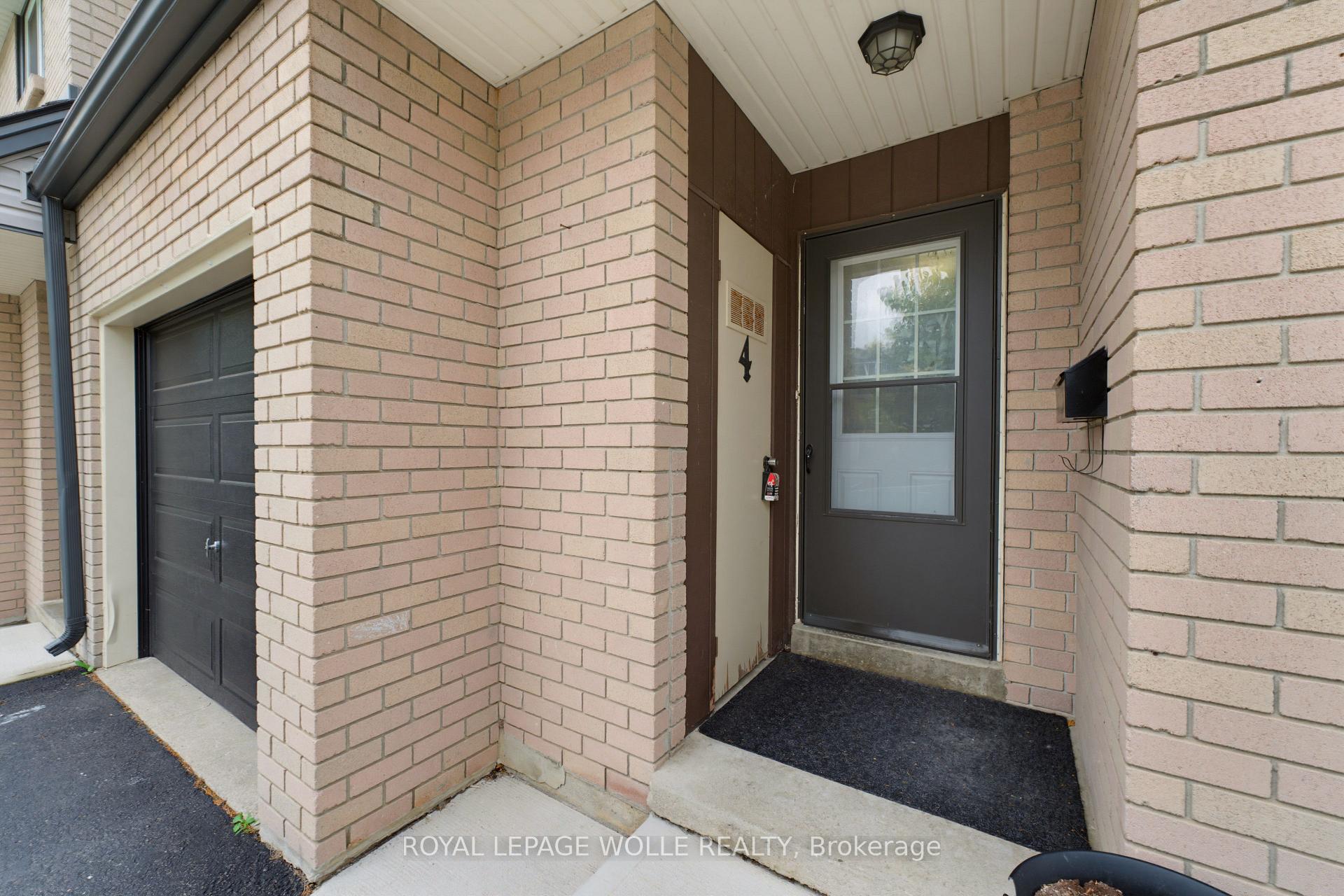 Photo 5 of Unit 4, 138 Blackhorne Drive, Kitchener, Country Hills West — HOMEH