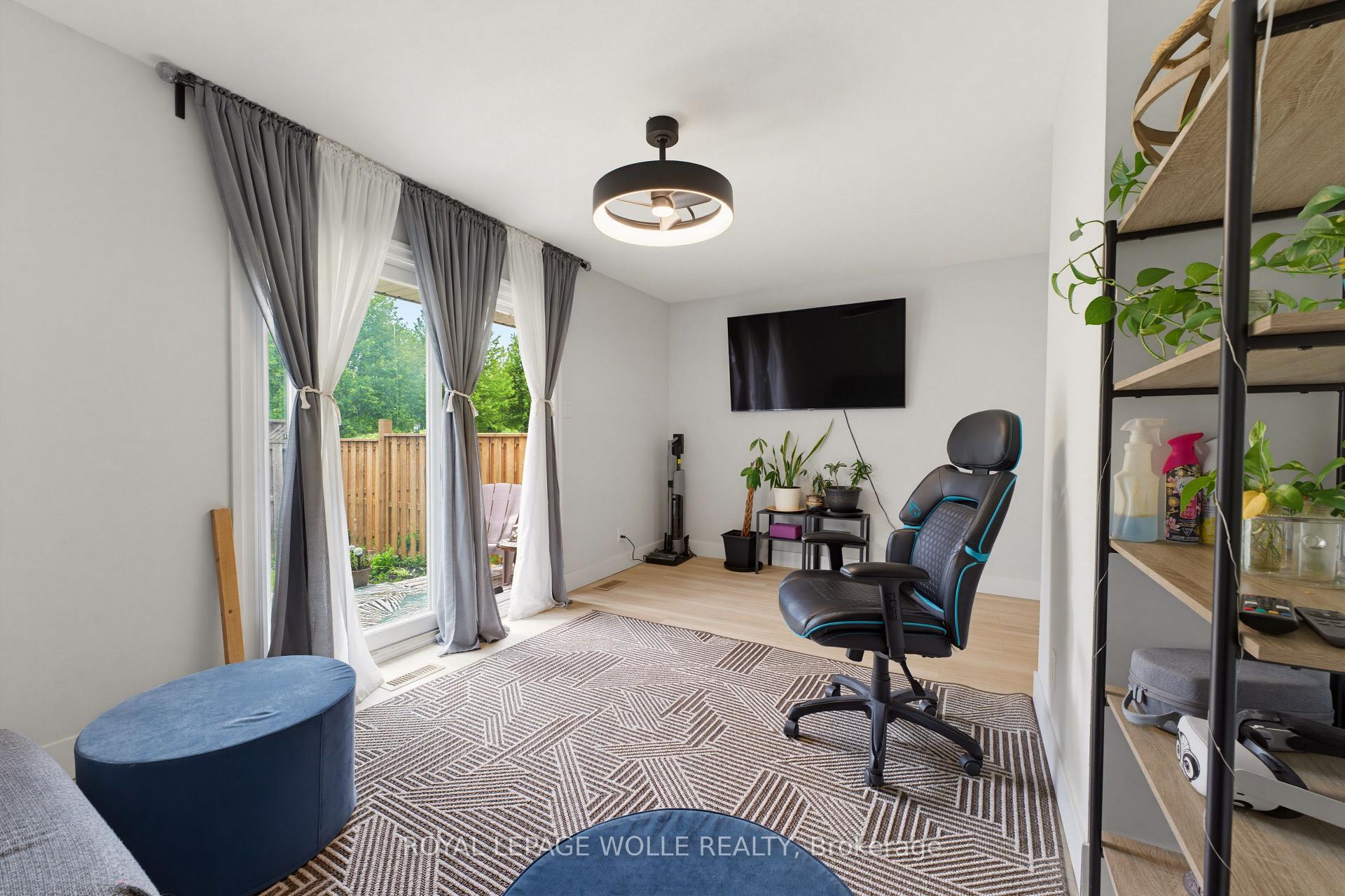 Photo 9 of Unit 4, 138 Blackhorne Drive, Kitchener, Country Hills West — HOMEH