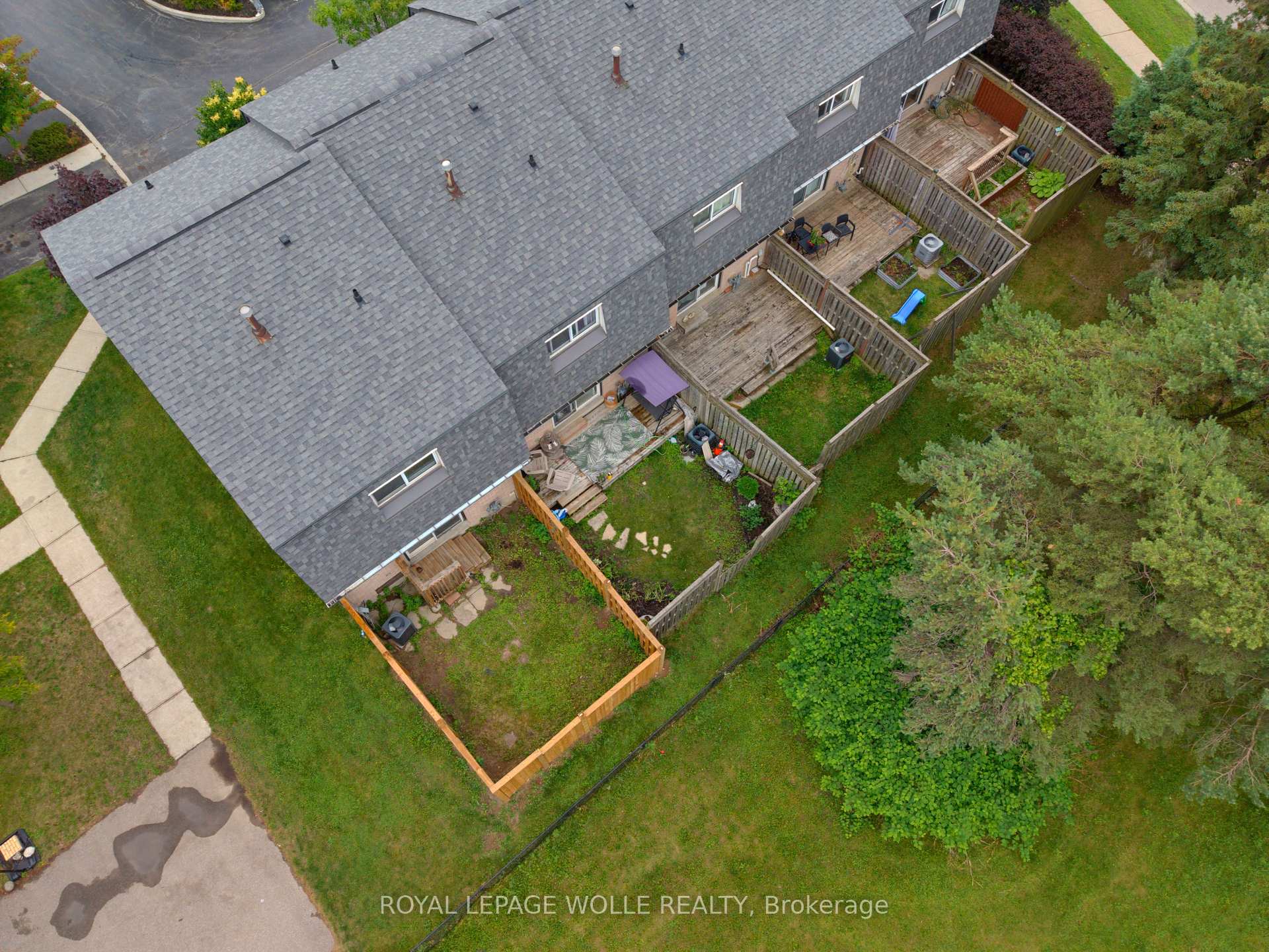 Photo 31 of Unit 4, 138 Blackhorne Drive, Kitchener, Country Hills West — HOMEH