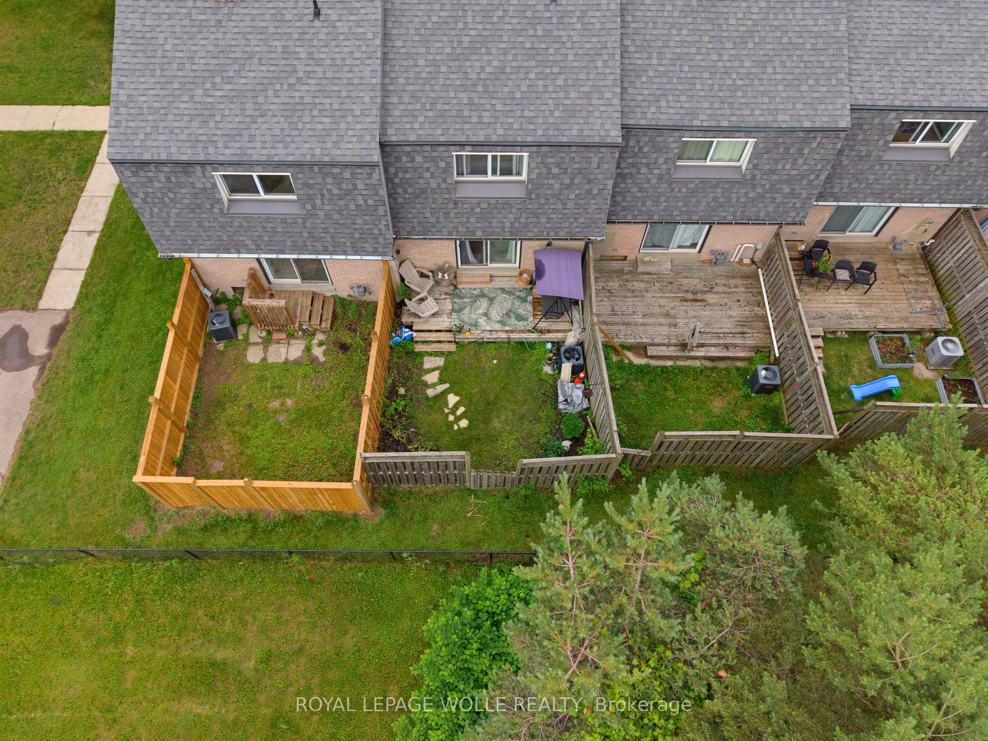 Photo 32 of Unit 4, 138 Blackhorne Drive, Kitchener, Country Hills West — HOMEH
