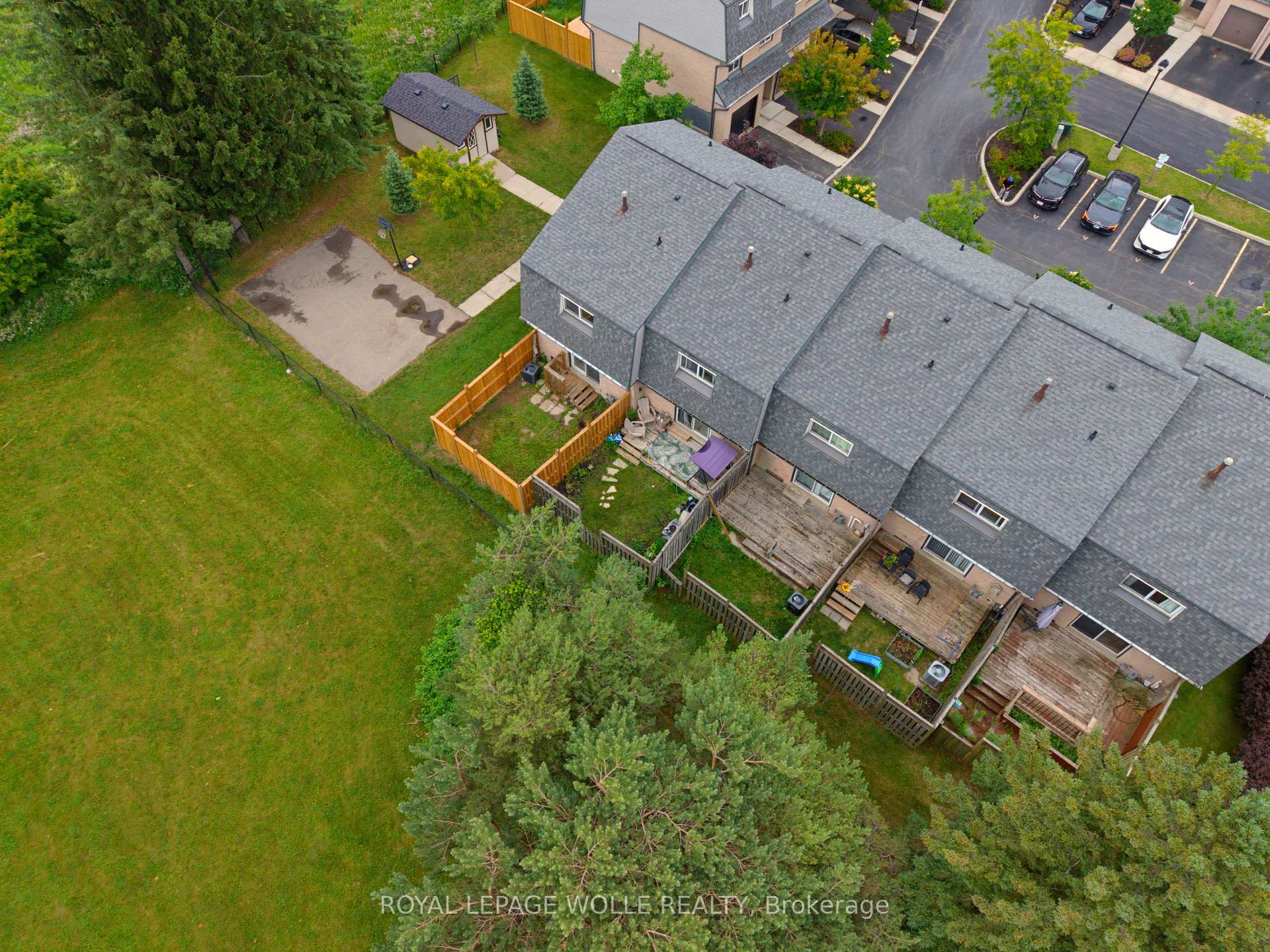 Photo 33 of Unit 4, 138 Blackhorne Drive, Kitchener, Country Hills West — HOMEH