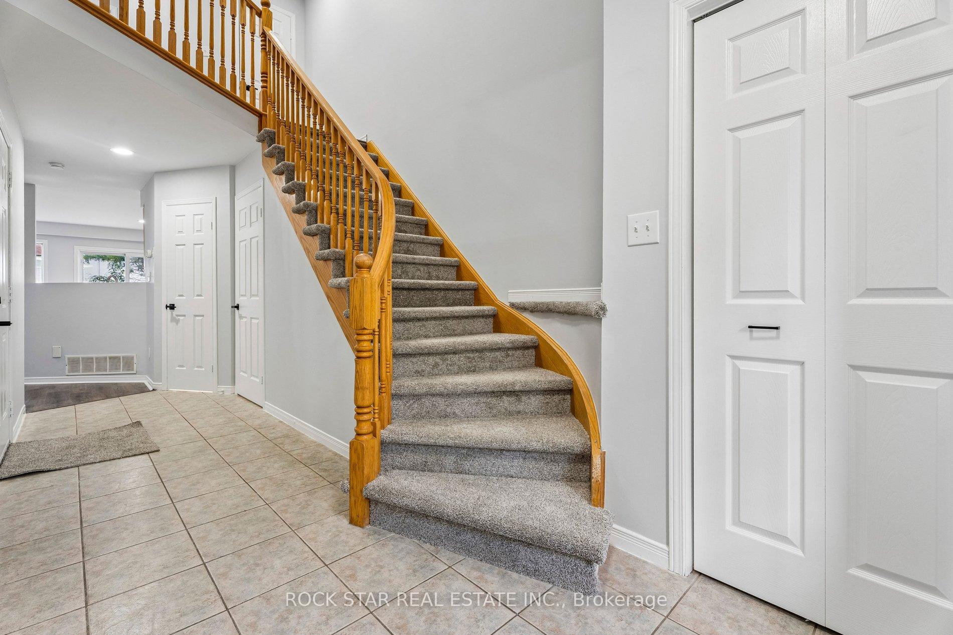 Photo 2 of Unit 3, 1860 Upper Gage Avenue, Hamilton, Broughton — HOMEH