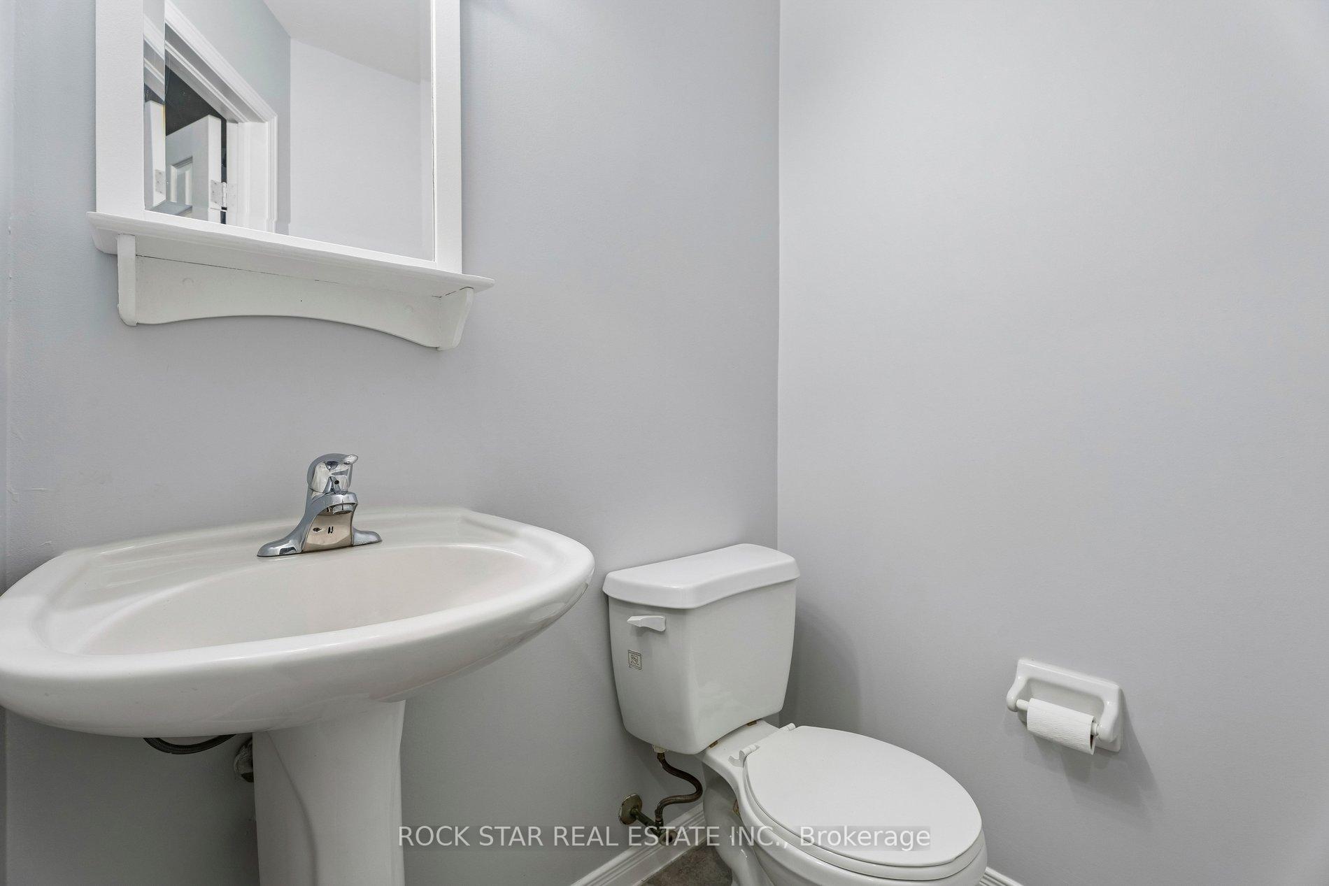 Photo 3 of Unit 3, 1860 Upper Gage Avenue, Hamilton, Broughton — HOMEH