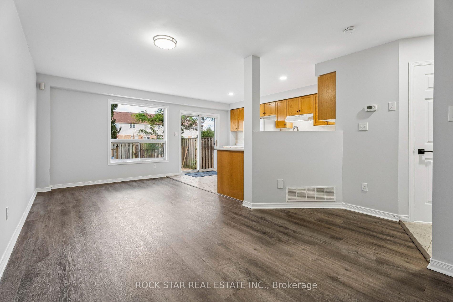 Photo 4 of Unit 3, 1860 Upper Gage Avenue, Hamilton, Broughton — HOMEH