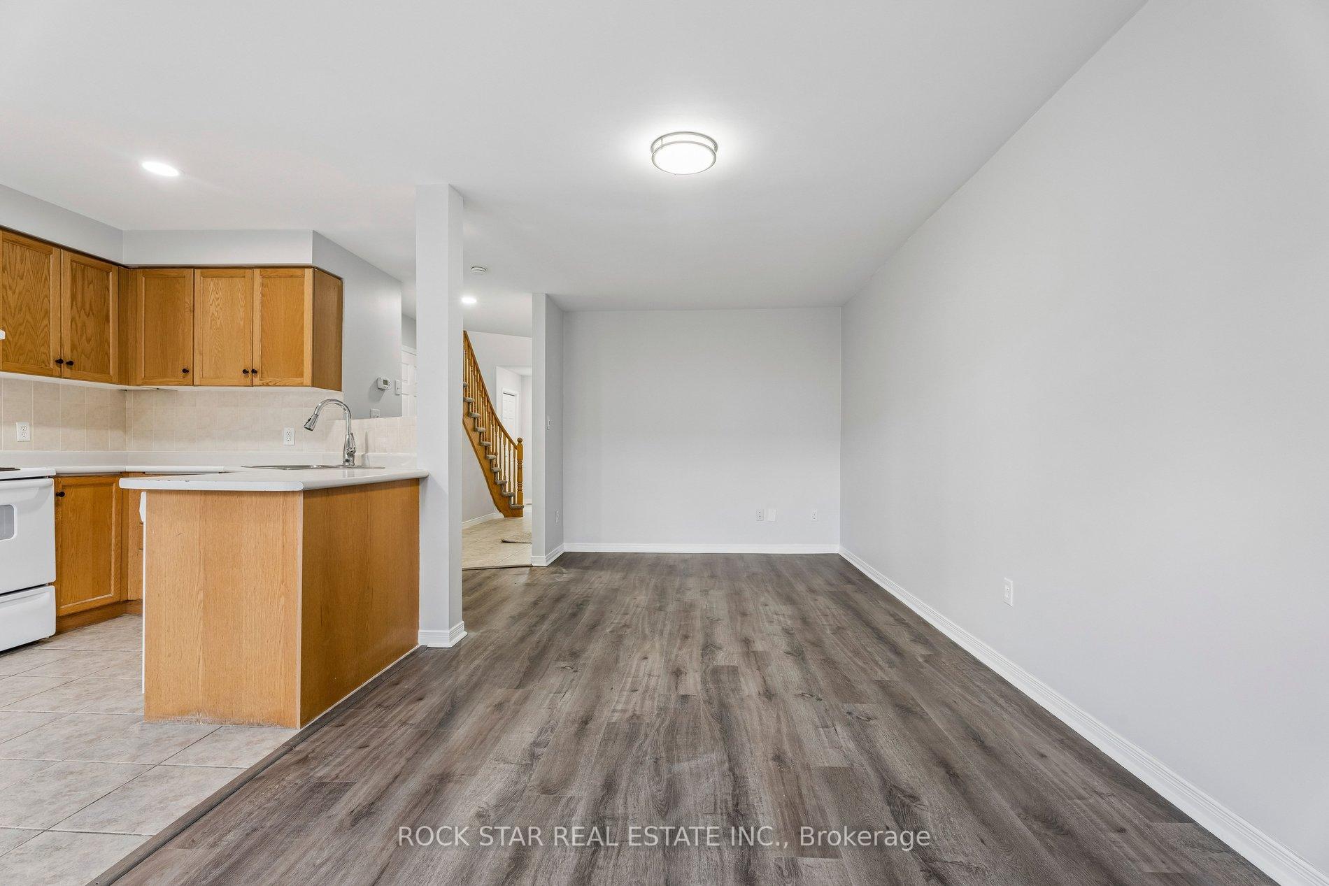 Photo 11 of Unit 3, 1860 Upper Gage Avenue, Hamilton, Broughton — HOMEH