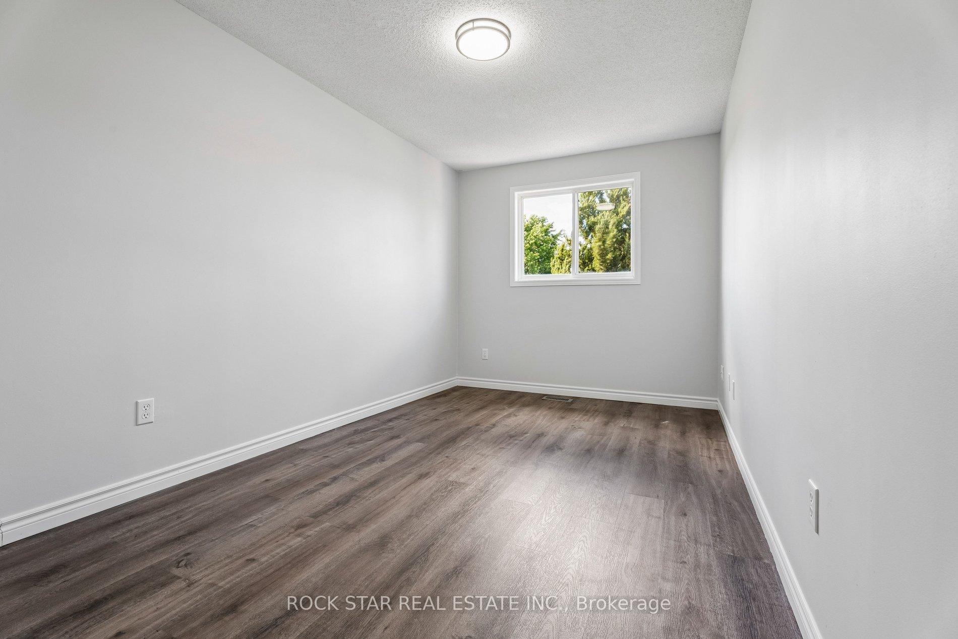 Photo 16 of Unit 3, 1860 Upper Gage Avenue, Hamilton, Broughton — HOMEH
