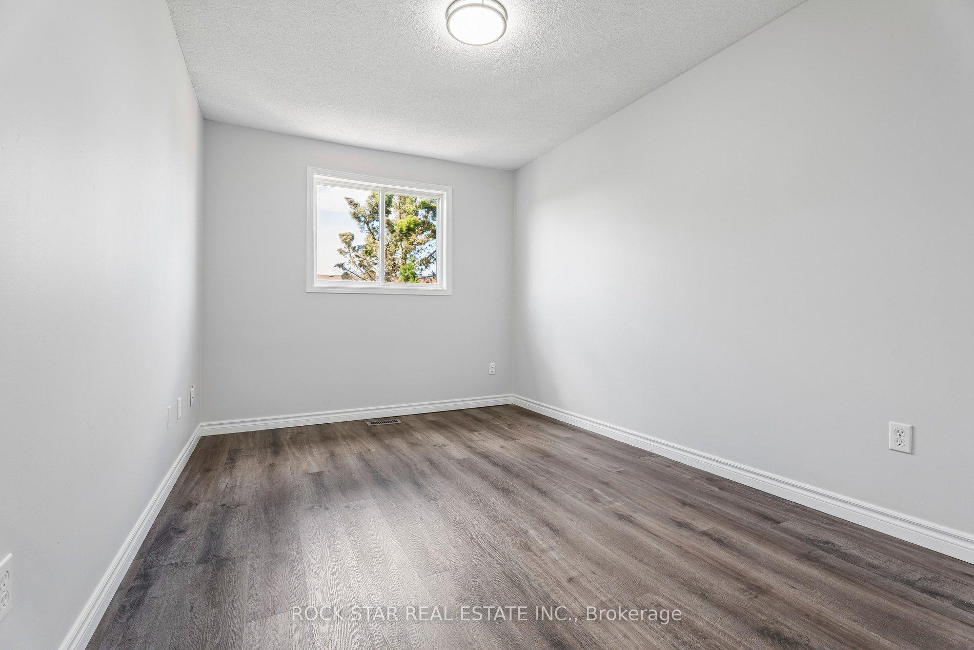 Photo 18 of Unit 3, 1860 Upper Gage Avenue, Hamilton, Broughton — HOMEH