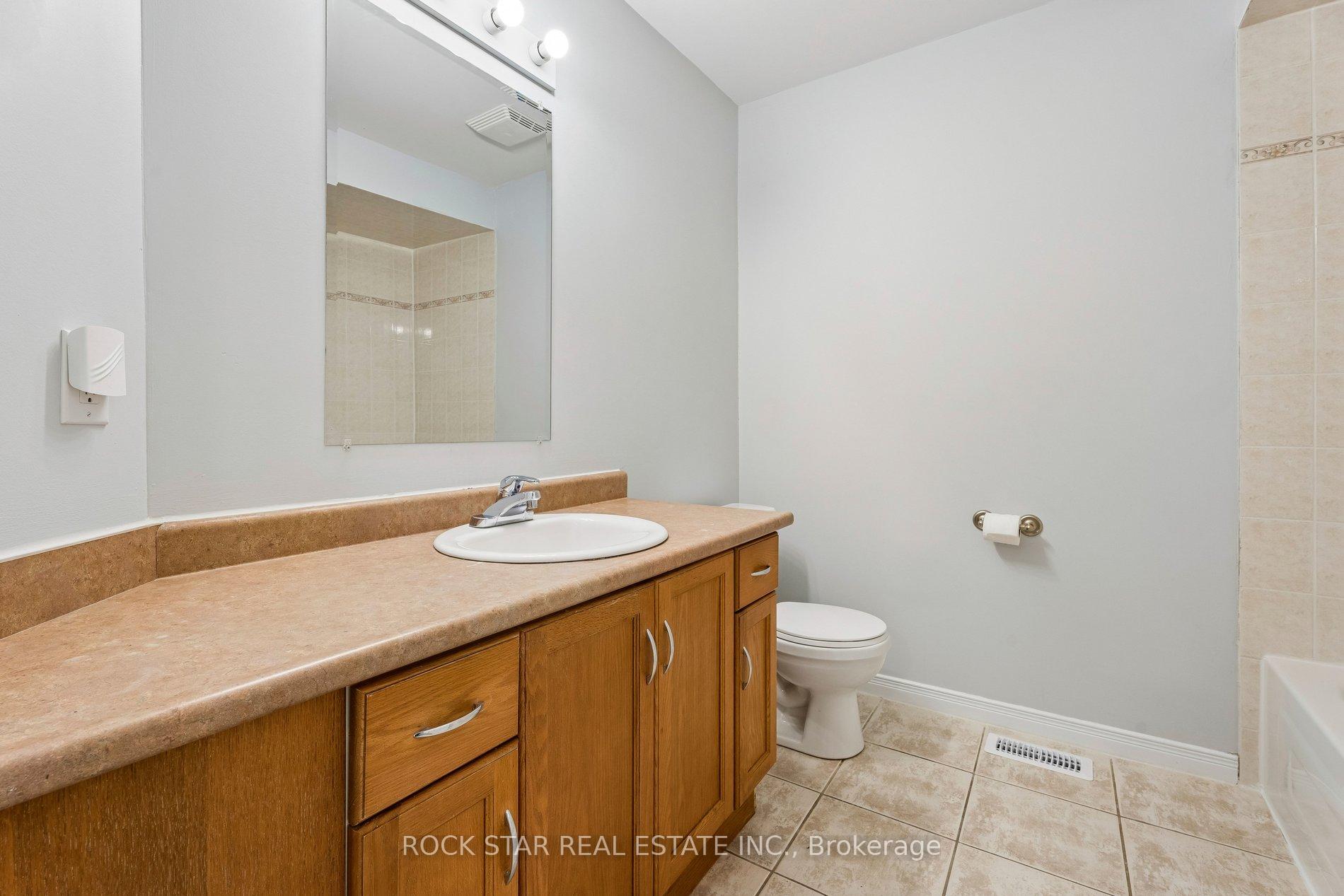 Photo 20 of Unit 3, 1860 Upper Gage Avenue, Hamilton, Broughton — HOMEH