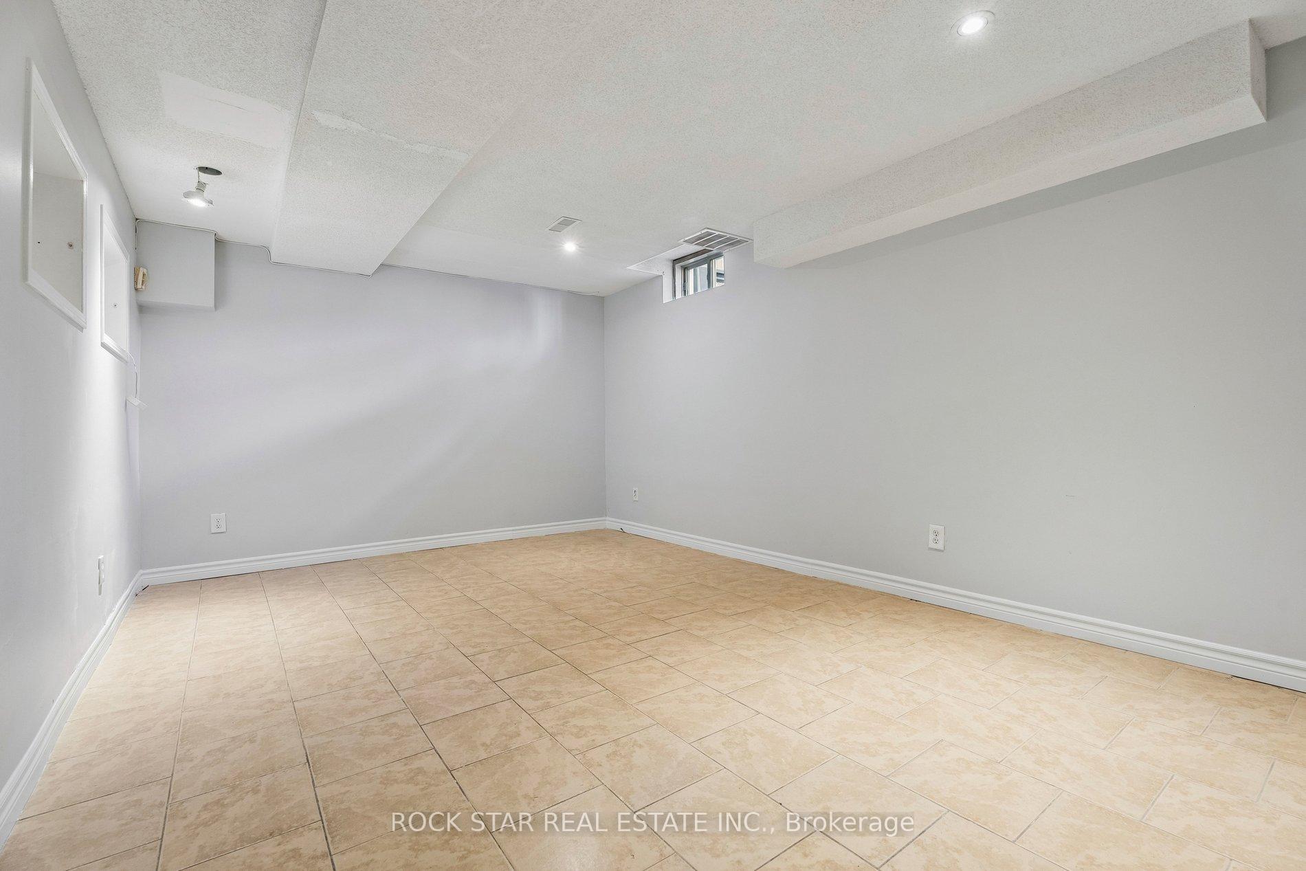 Photo 24 of Unit 3, 1860 Upper Gage Avenue, Hamilton, Broughton — HOMEH