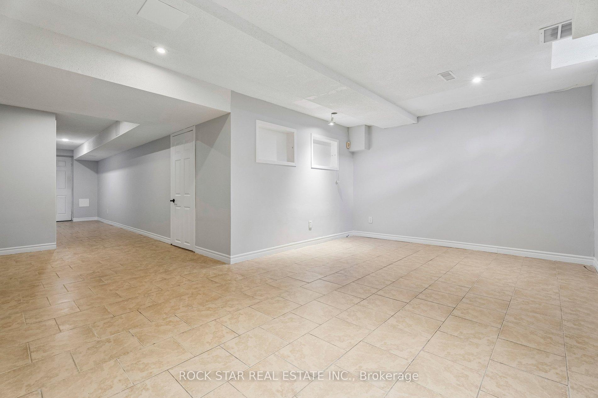 Photo 25 of Unit 3, 1860 Upper Gage Avenue, Hamilton, Broughton — HOMEH