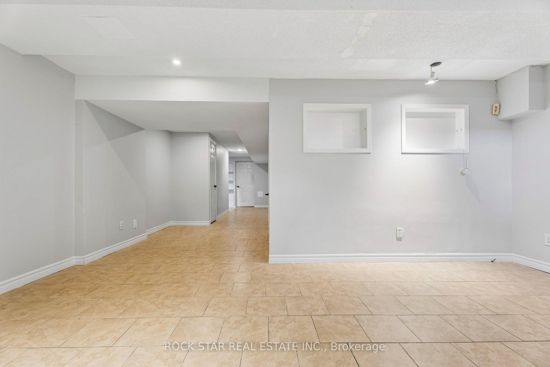 Photo 26 of Unit 3, 1860 Upper Gage Avenue, Hamilton, Broughton — HOMEH